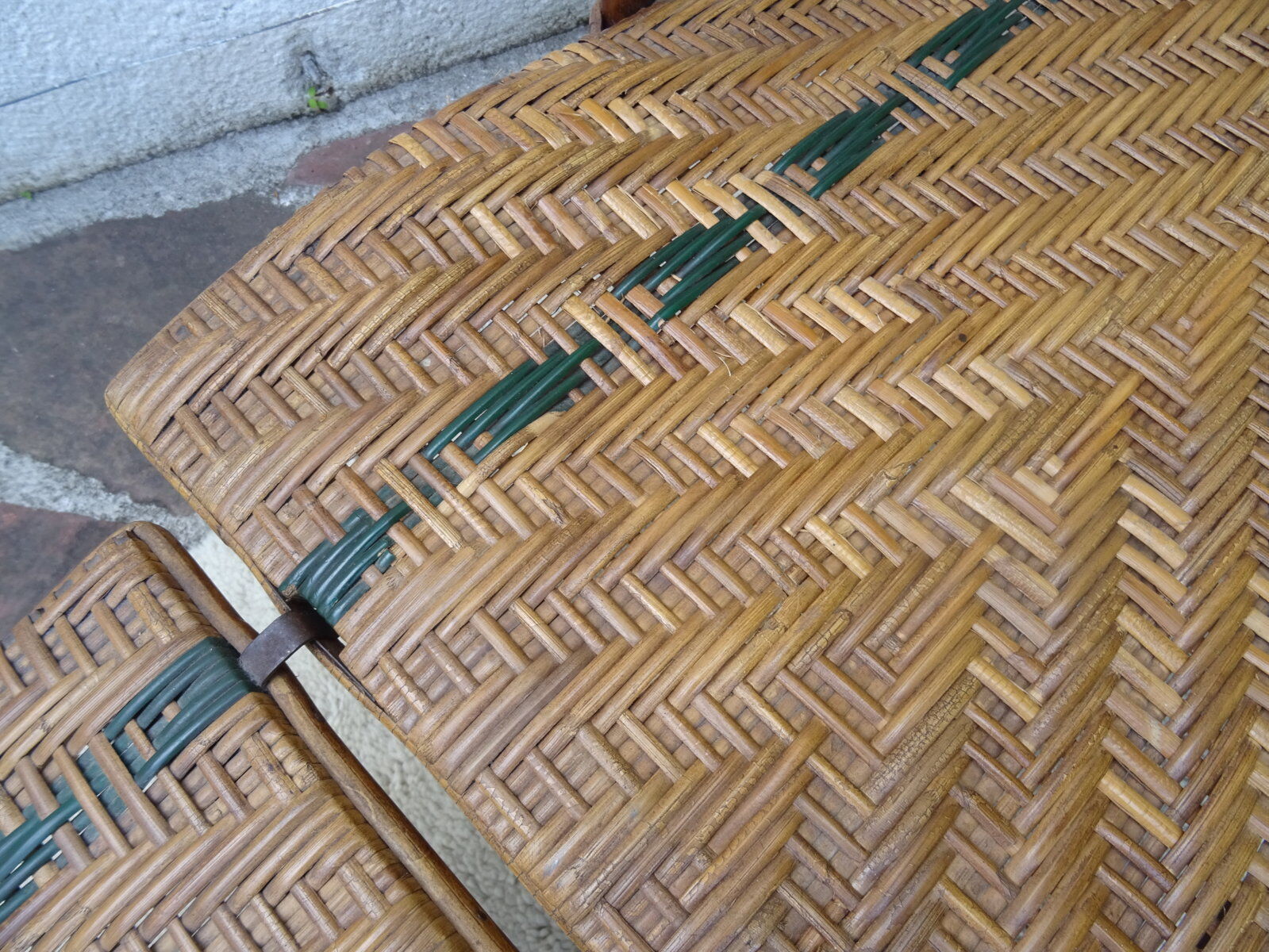 Rattan folding lounge chair