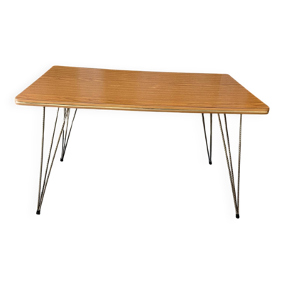 Petite table basse vintage en Formica - pieds Eiffel