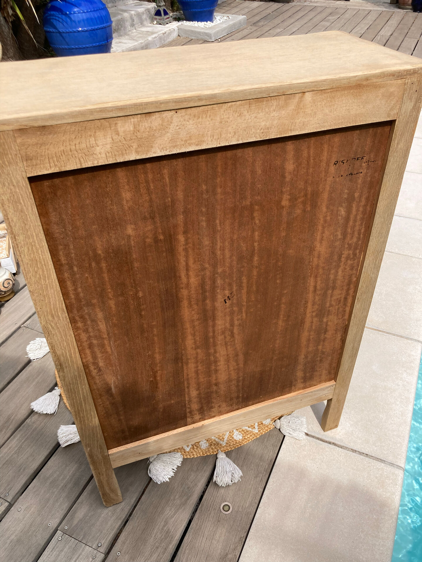 Beautiful oak sideboard, fully sanded, Louis XV style, with removable shelves.