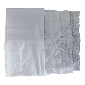 White bolstercase with lace for small bed