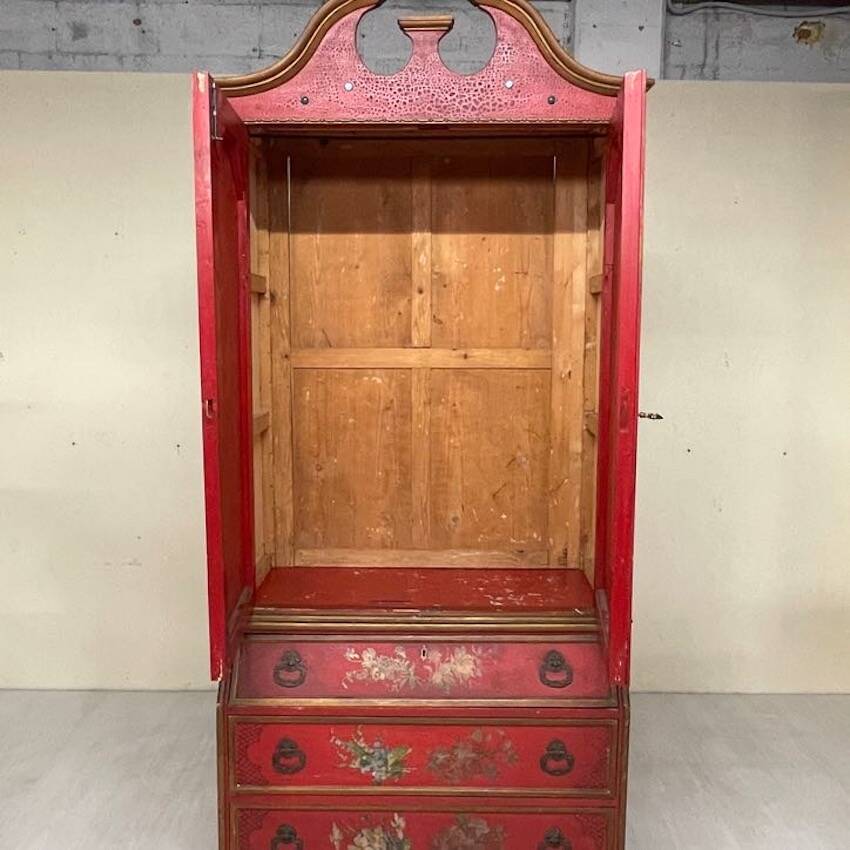 Trumeau with chest of drawers from the mid-20th century in chinoiserie style.