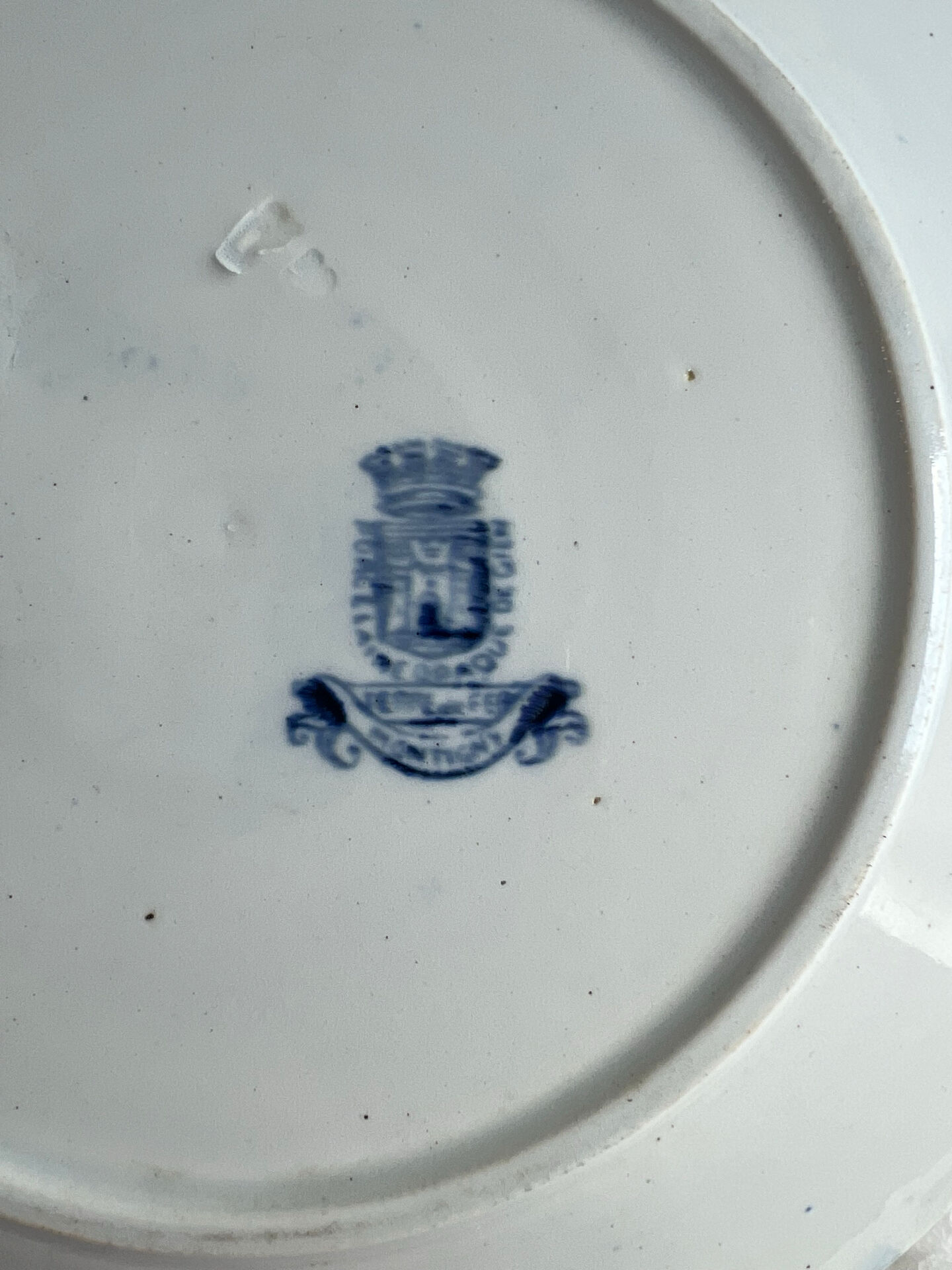 Assiette plate GIEN Terre de Fer — Collection Montigny