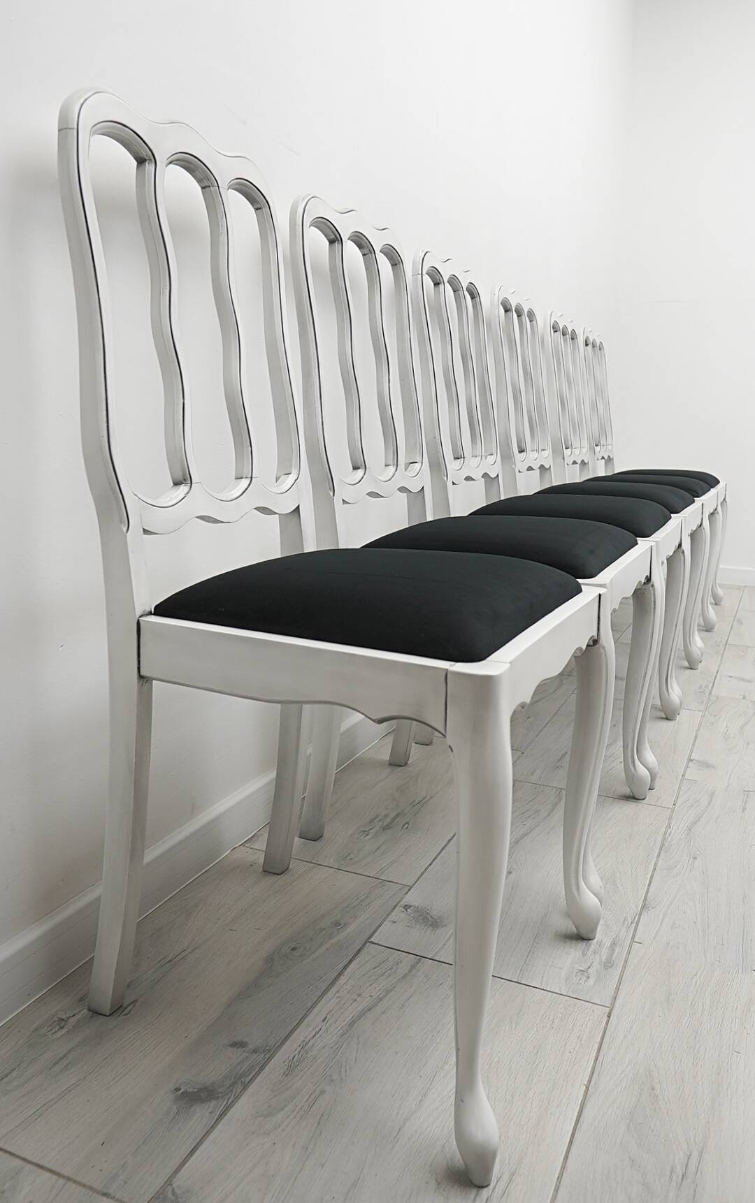 Stylish Ludwik table + 6 chairs. After professional renovation.