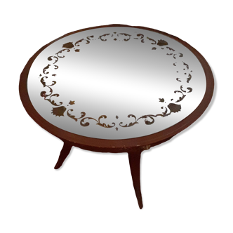 Lacquered pedestal table, Japanese motif