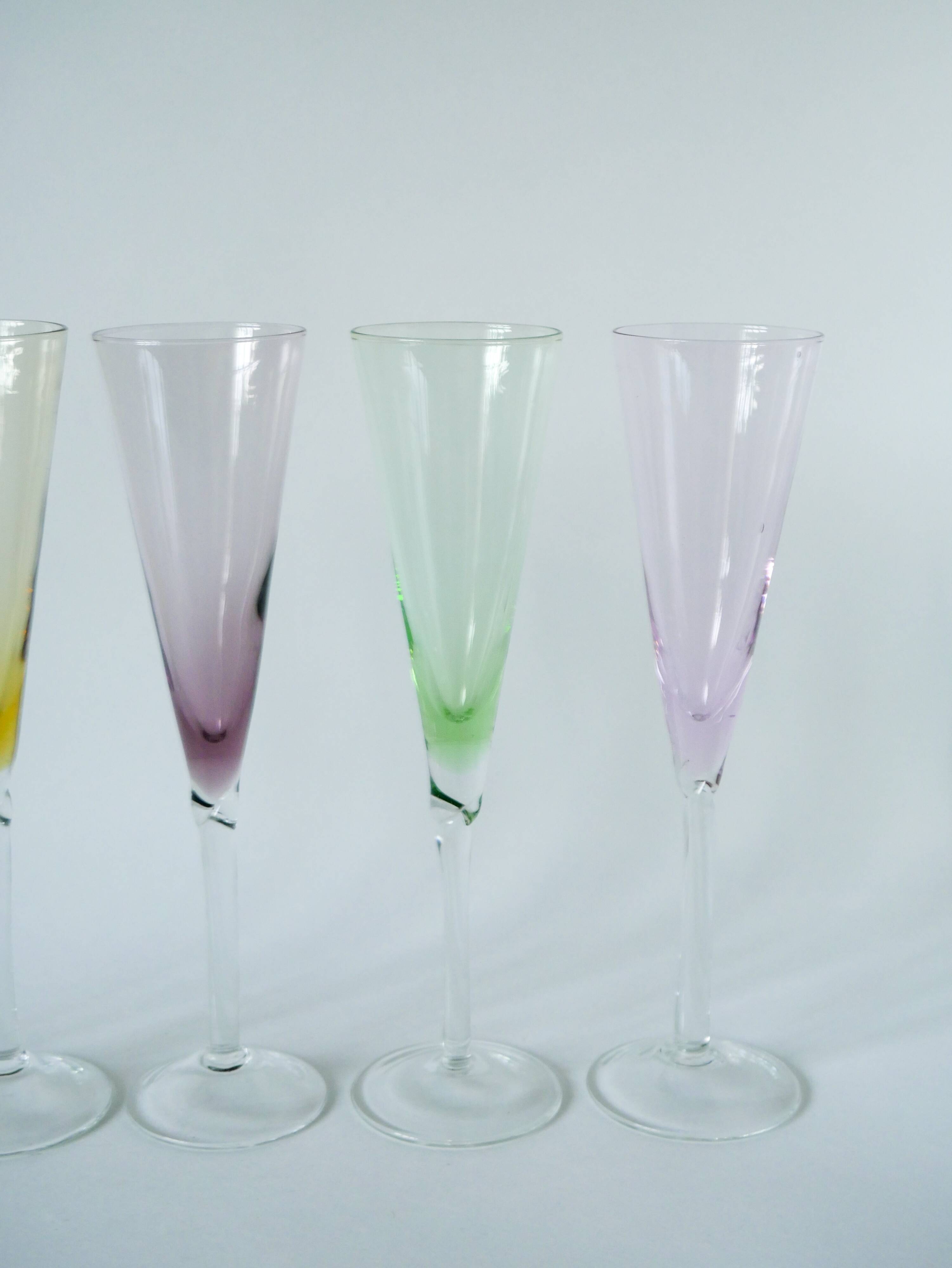 set of 5 colored glass champagne flutes Design 1970