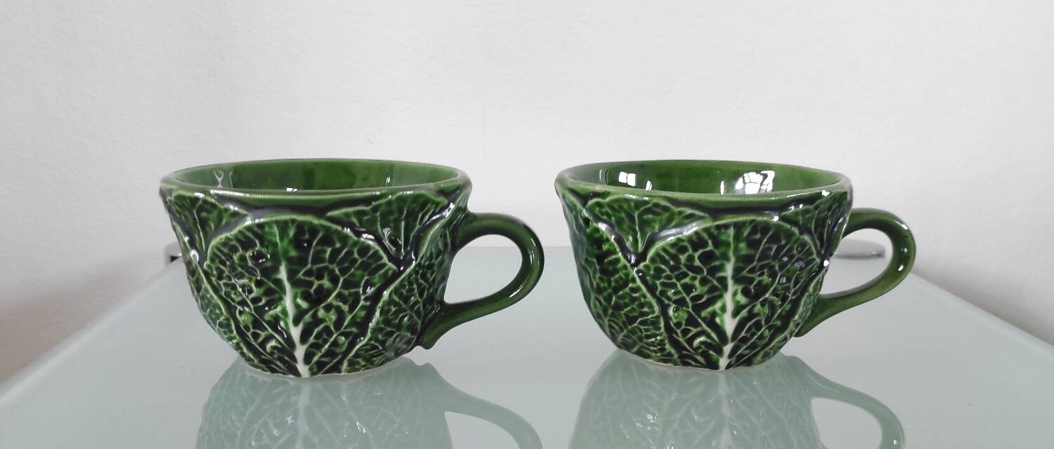 Paire de tasses en barbotine "Feuille de chou" - Caldas da Rainha