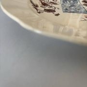 Assiette terre de fer sépia et bleu Longchamp - terre de fer cigognes