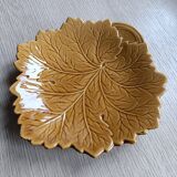 Plate barbotine vine leaf