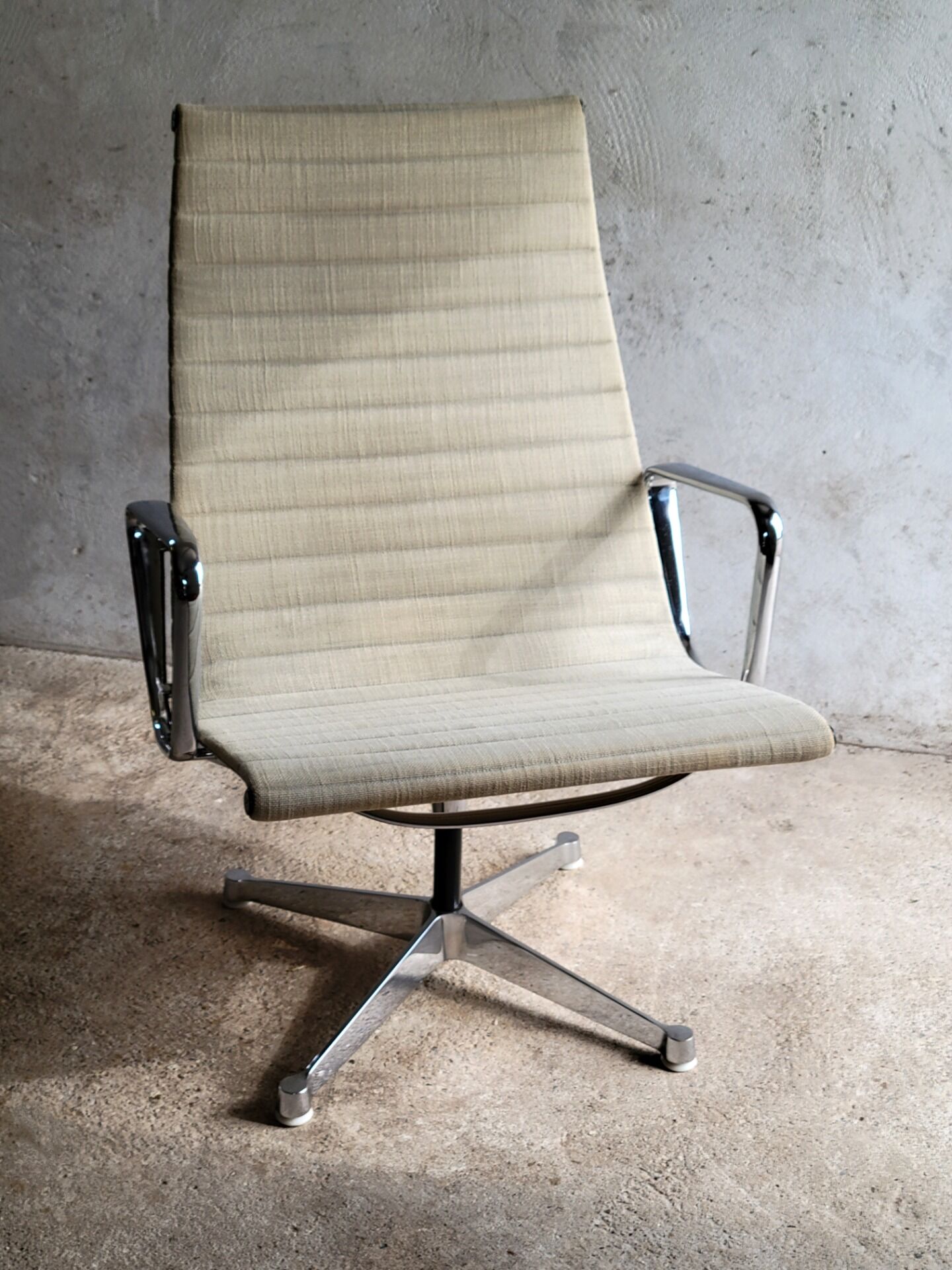 Vintage Eames EA 115 lounge chair for Herman Miller