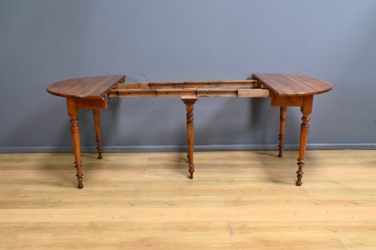 Table for 4 to 10 people with cherry wood extensions, Louis Philippe style – Late 11th century