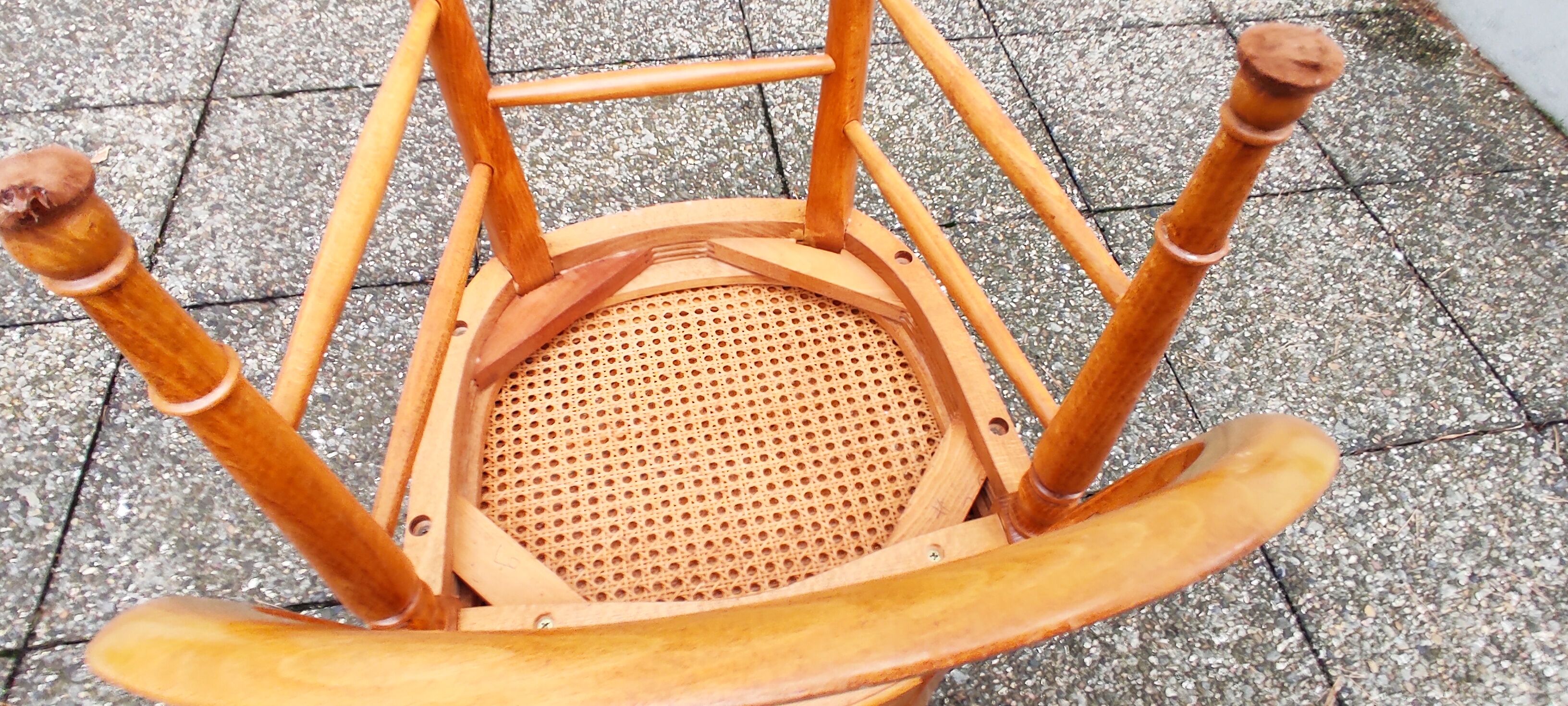 Set of 4 dining room chairs in solid birch wood and cannage; louis philippe style, very b