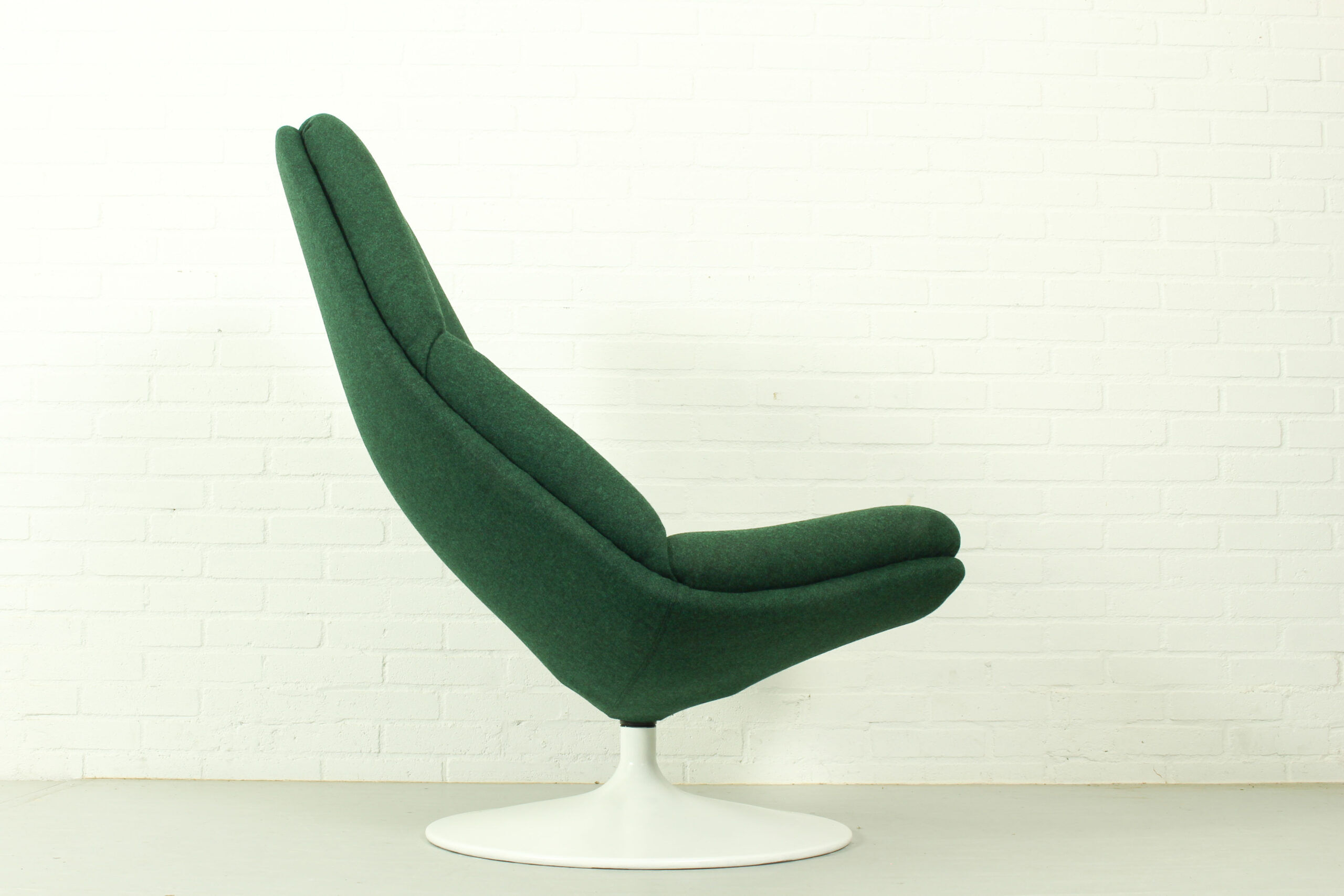 Artifort F510 lounge chair by Geoffrey Harcourt