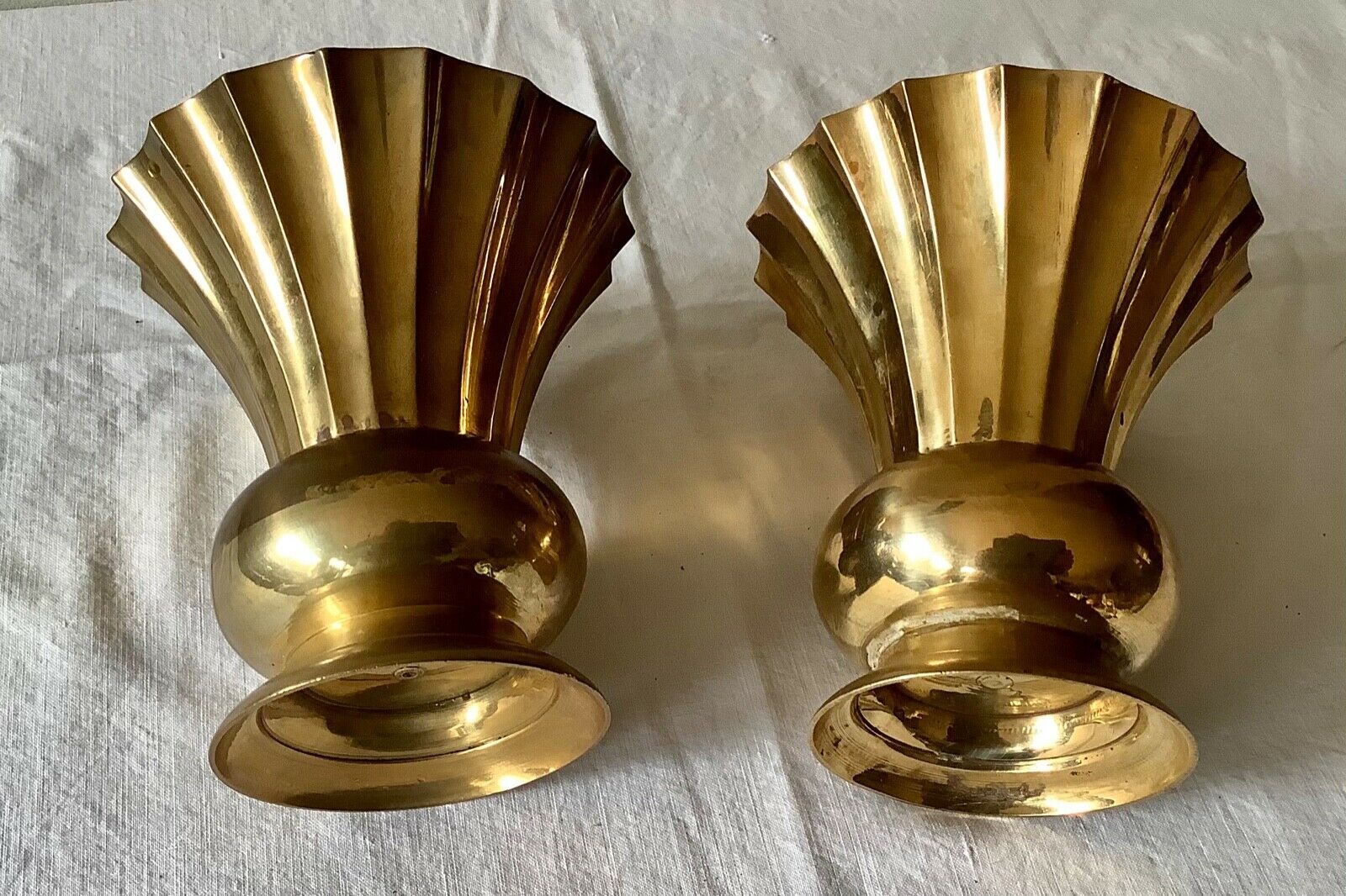 Paire de vases en bronze