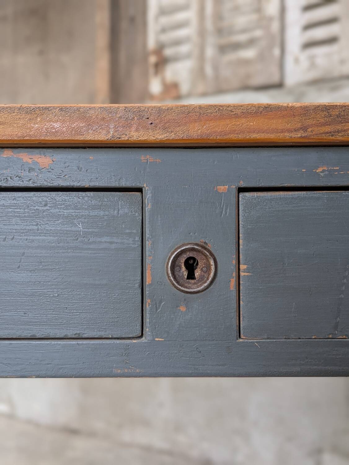 Table / desk