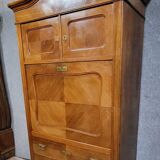 Rare Biedermeier guillotine secretary, made of walnut and marquetry.