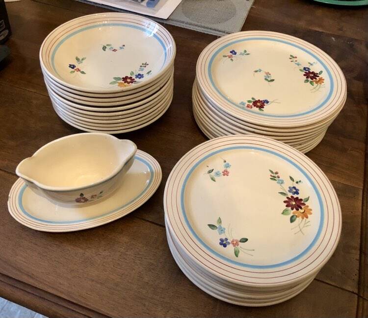 34-piece service, Longchamp Bagatelle model, made and painted by hand