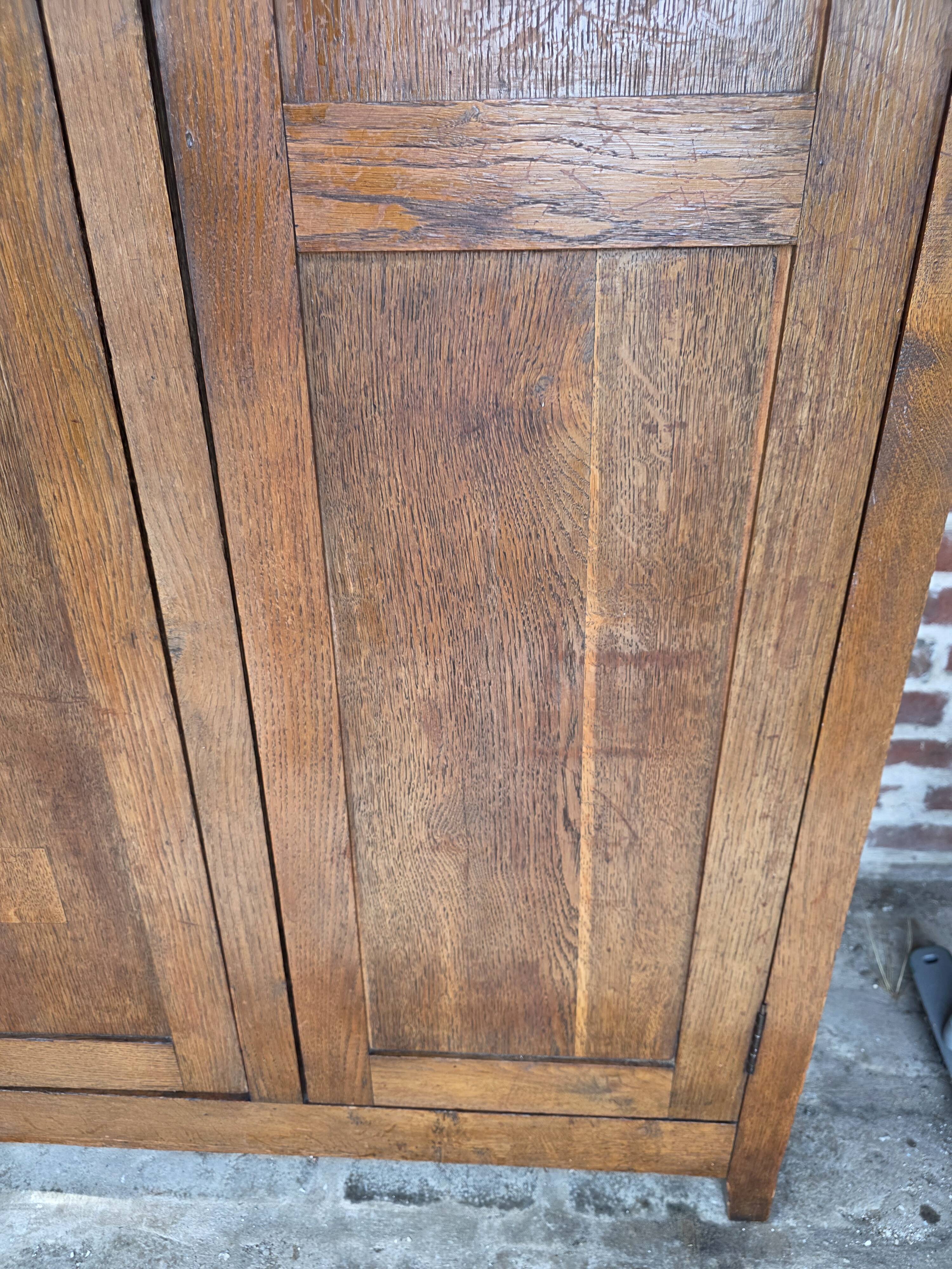 Armoire parisienne ancienne en chêne