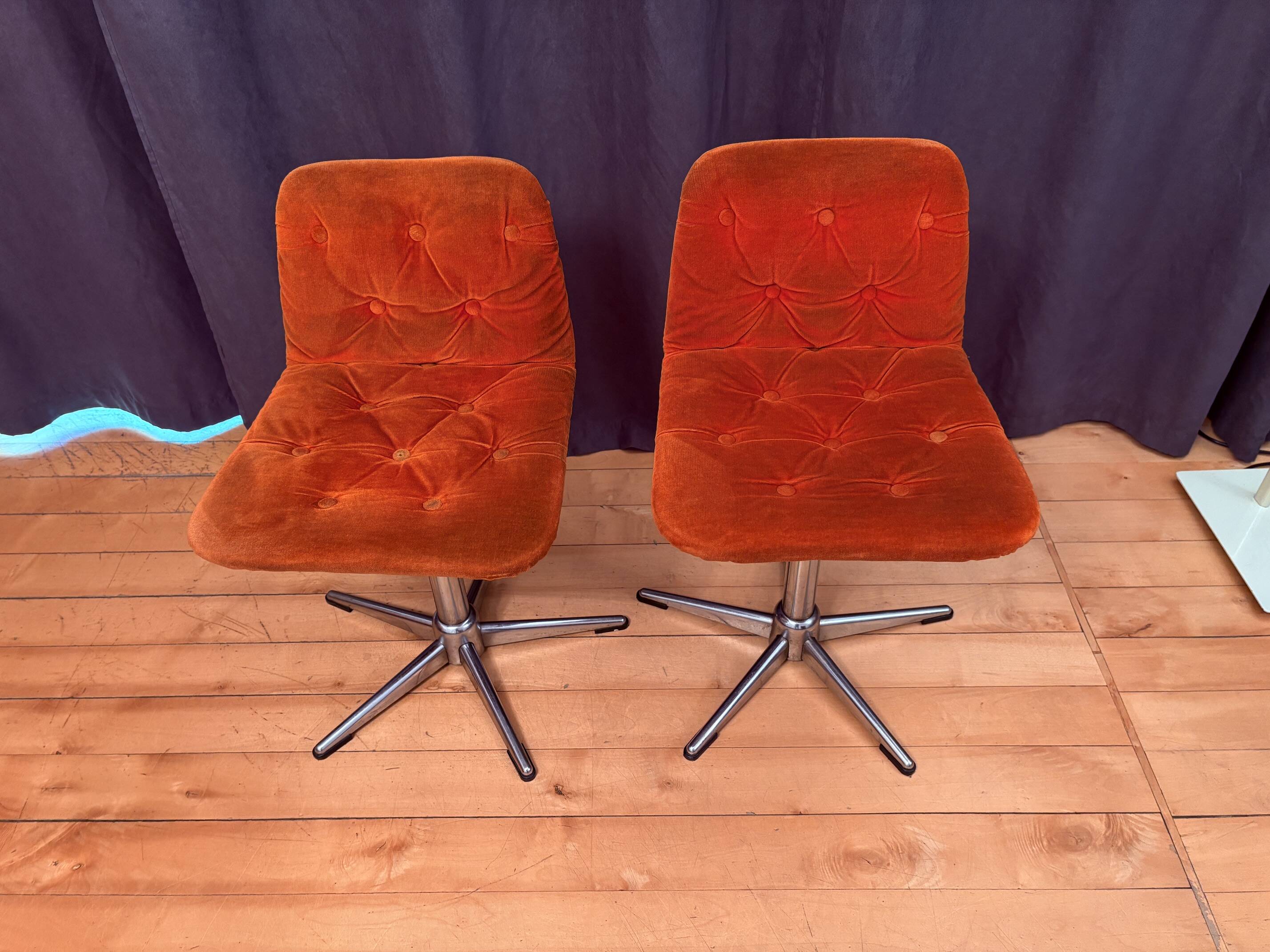 Paire de chaises pivotantes, années 1960