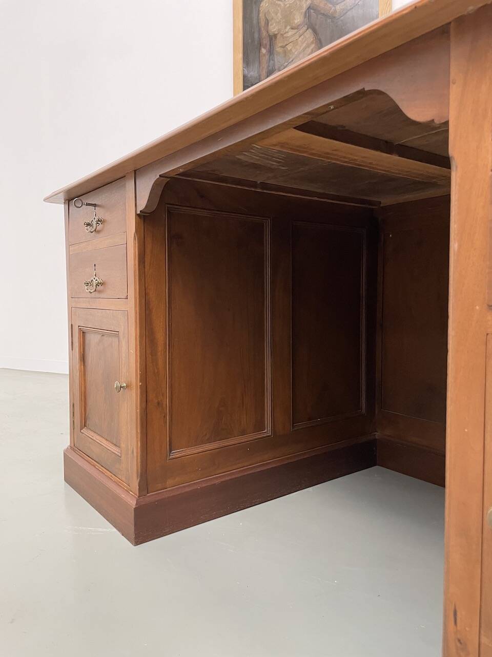 Comptoir ou bureau en noyer années 50