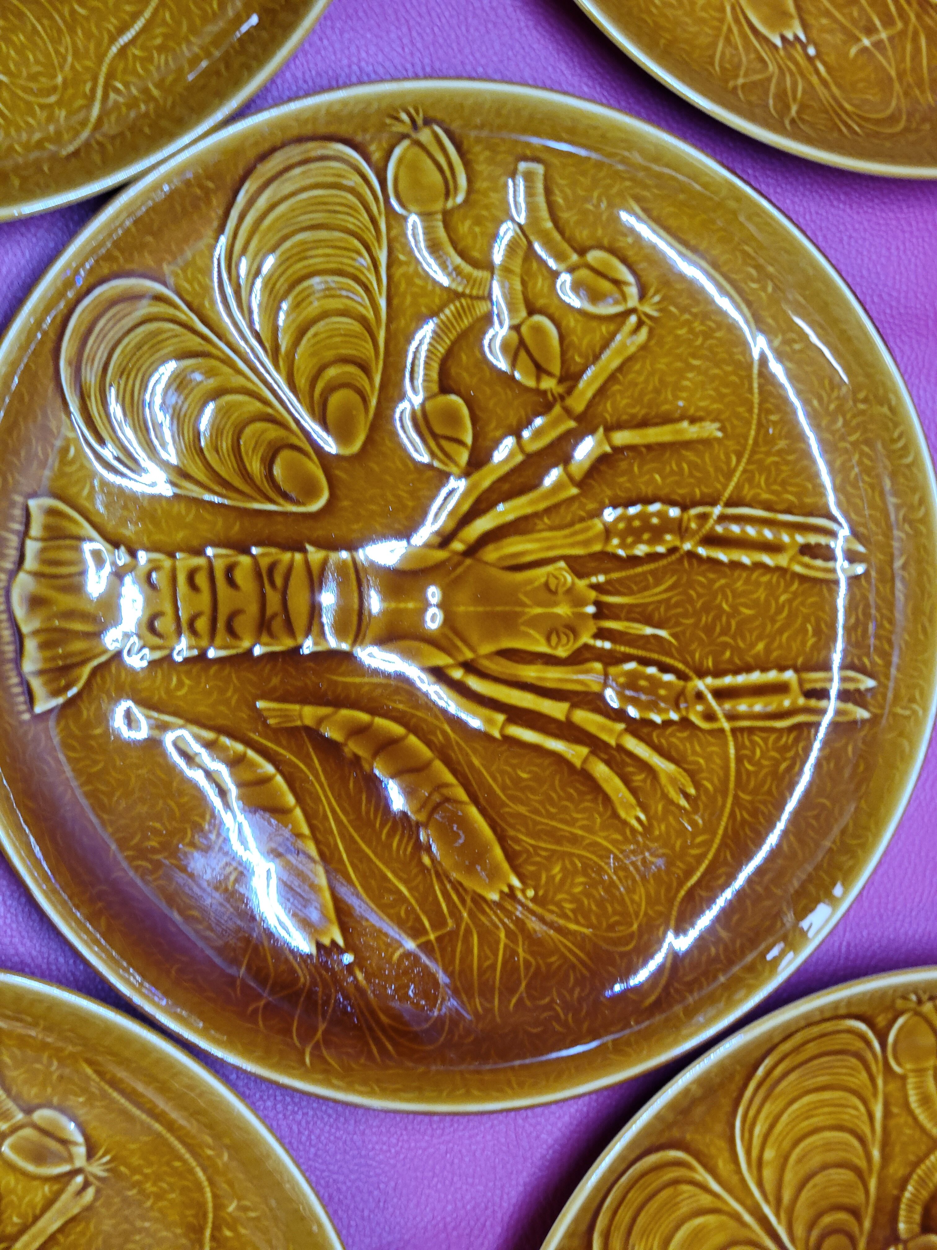 5 assiettes à coquillages crustacés en faïence barbotine Segovia