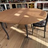 Extendable half-moon table