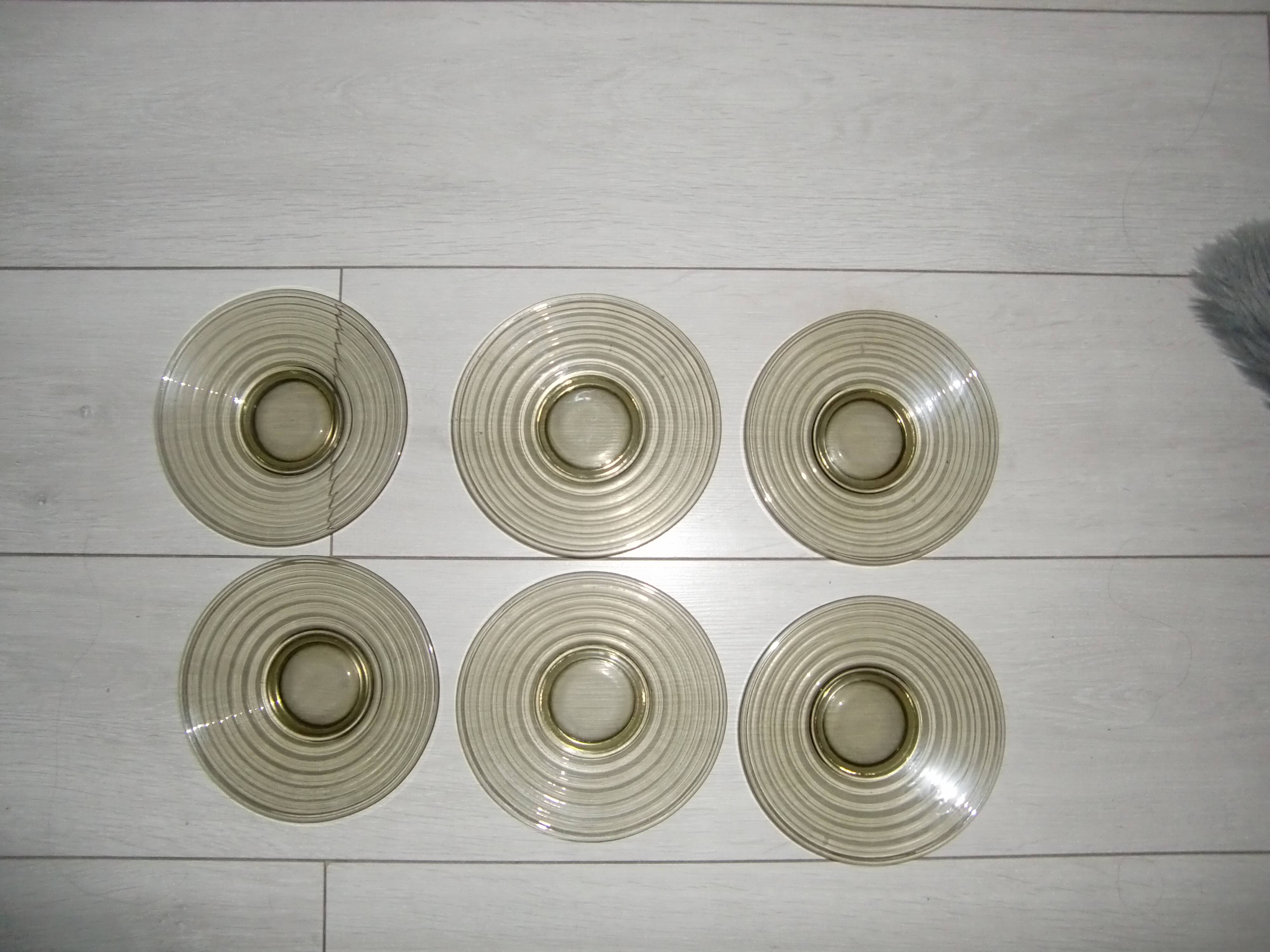 Tray service + 6 small “vinyl” style dessert plates/year 70