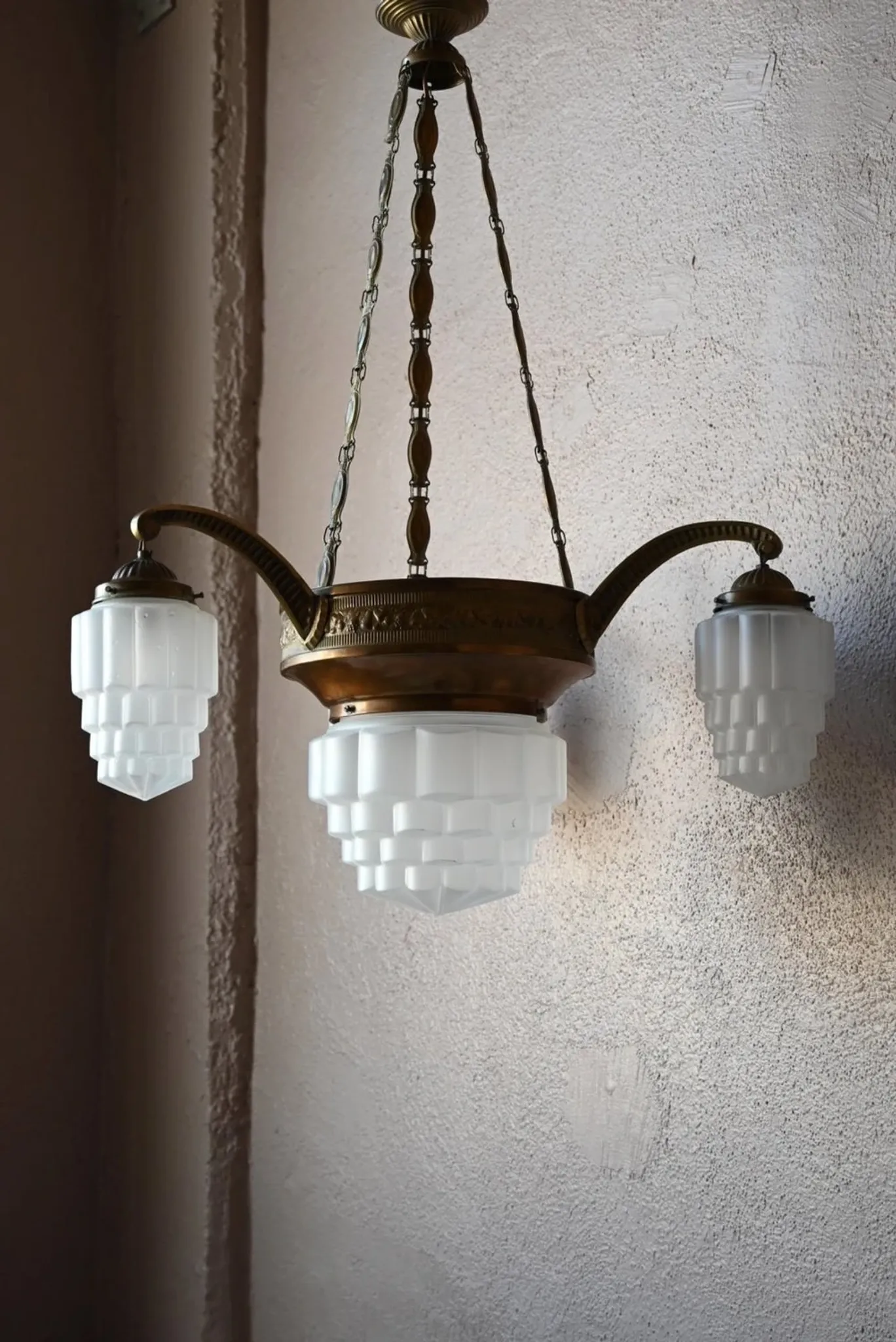 Art Deco lustre in brass and frosted pressed glass from the 1930s.