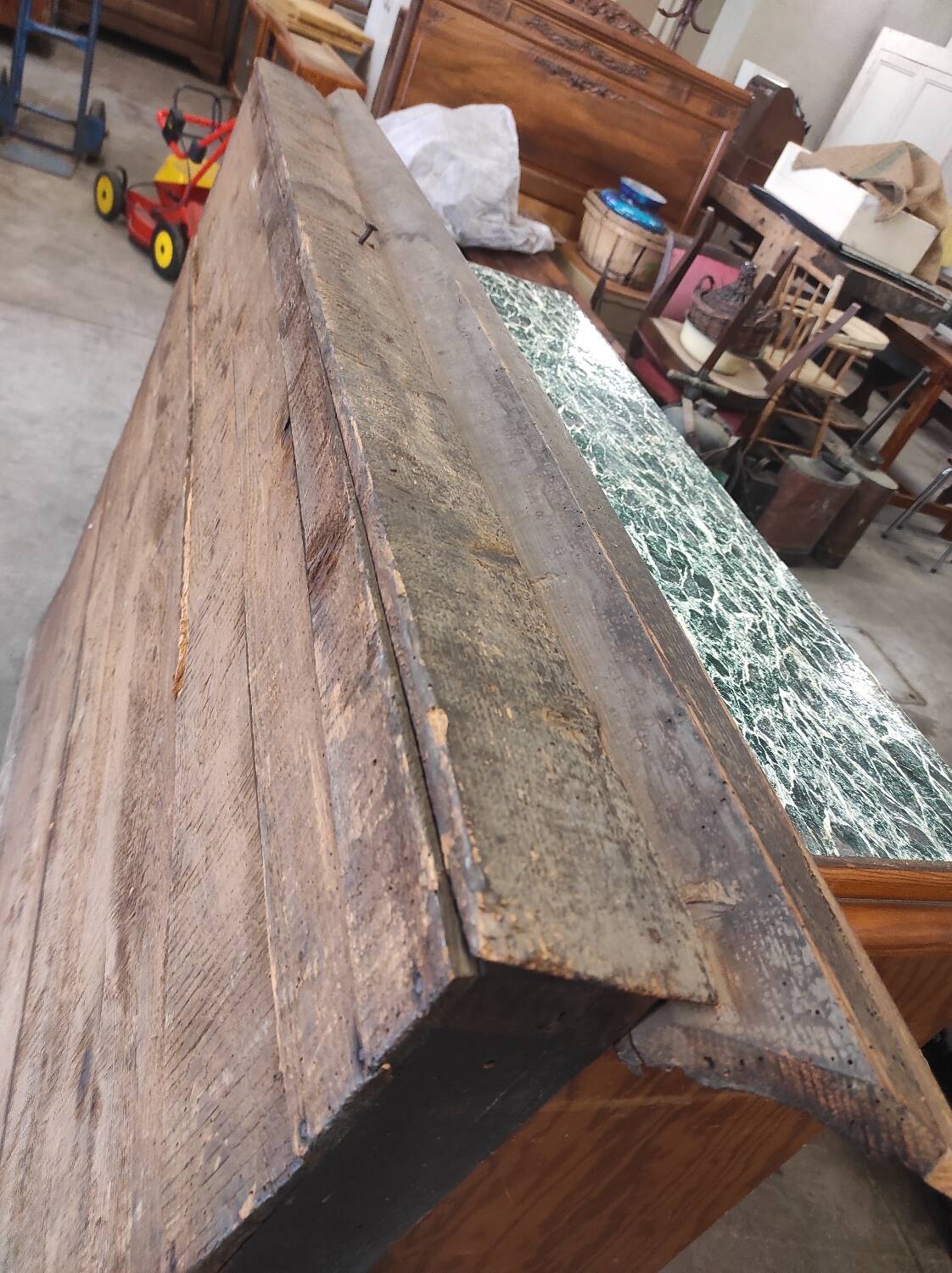 Wall dresser shelf for rustic wooden collection plates (fir and oak)