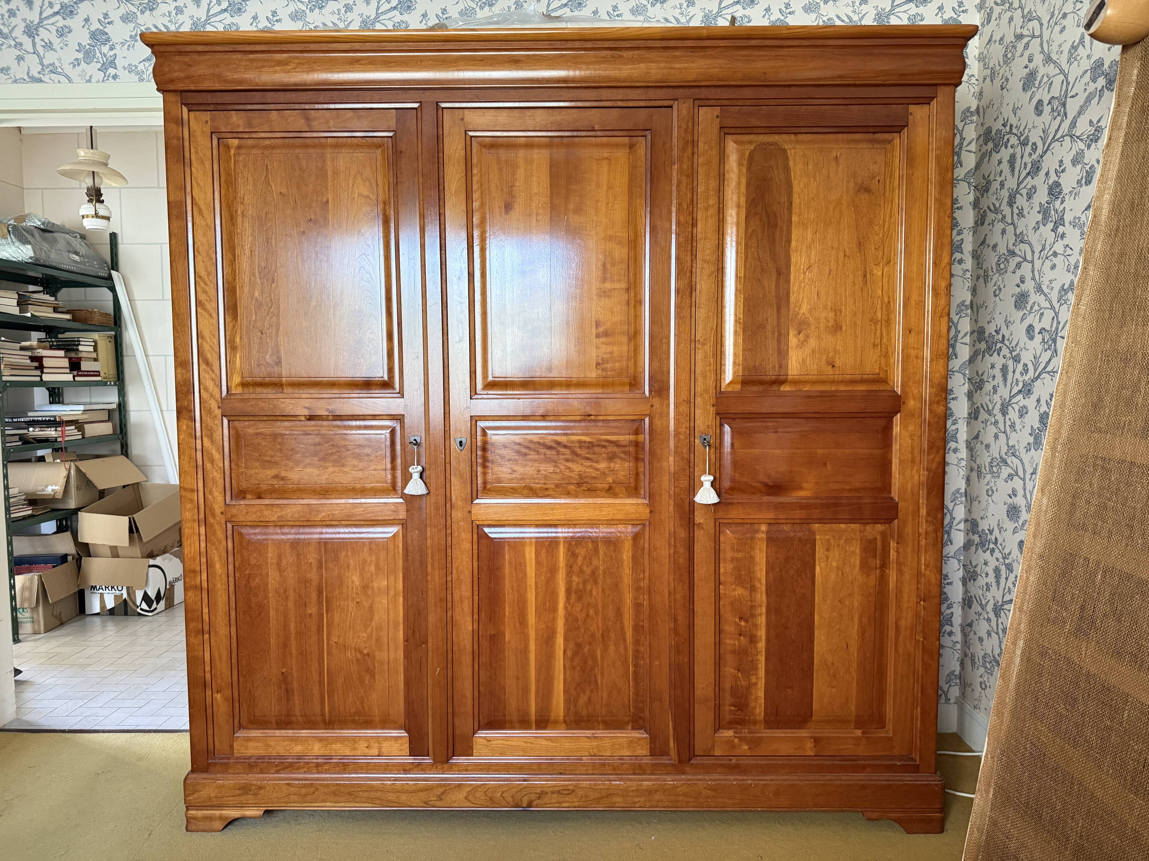 3-door wardrobe in solid cherry wood