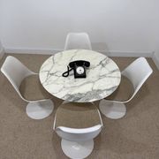 Tulip table – Knoll International in marble and 4 chairs – Ee
