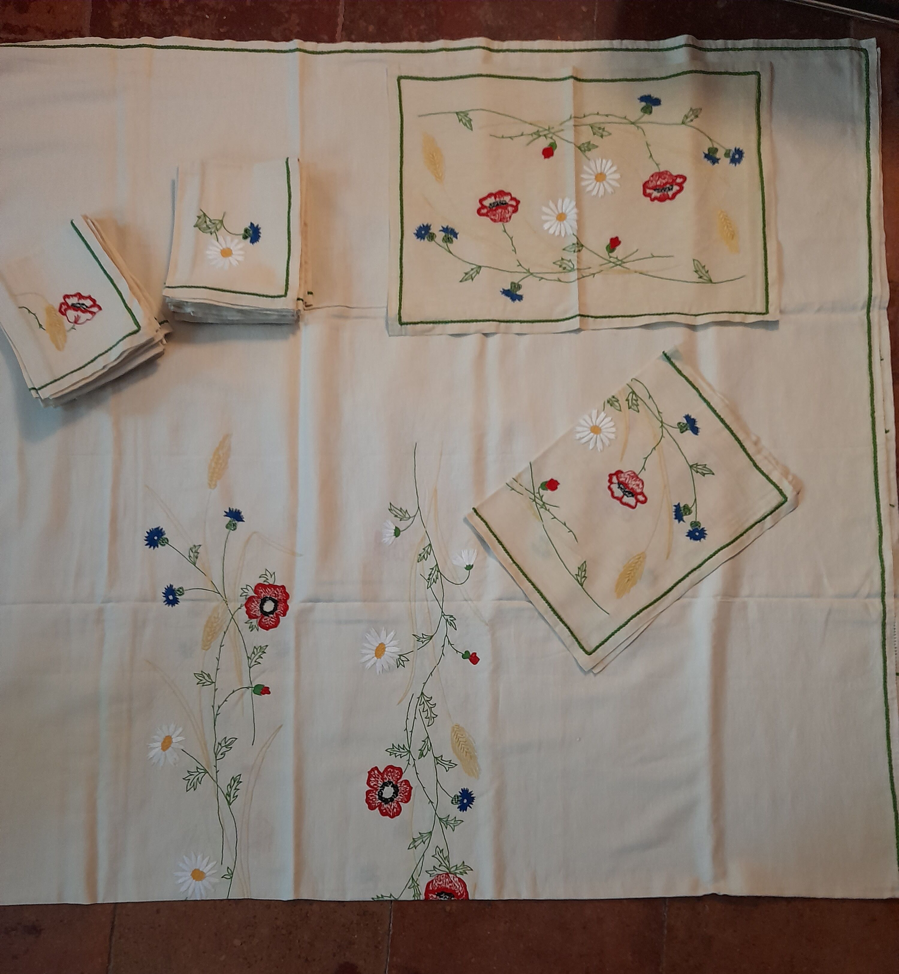 Tablecloth, towels and sets