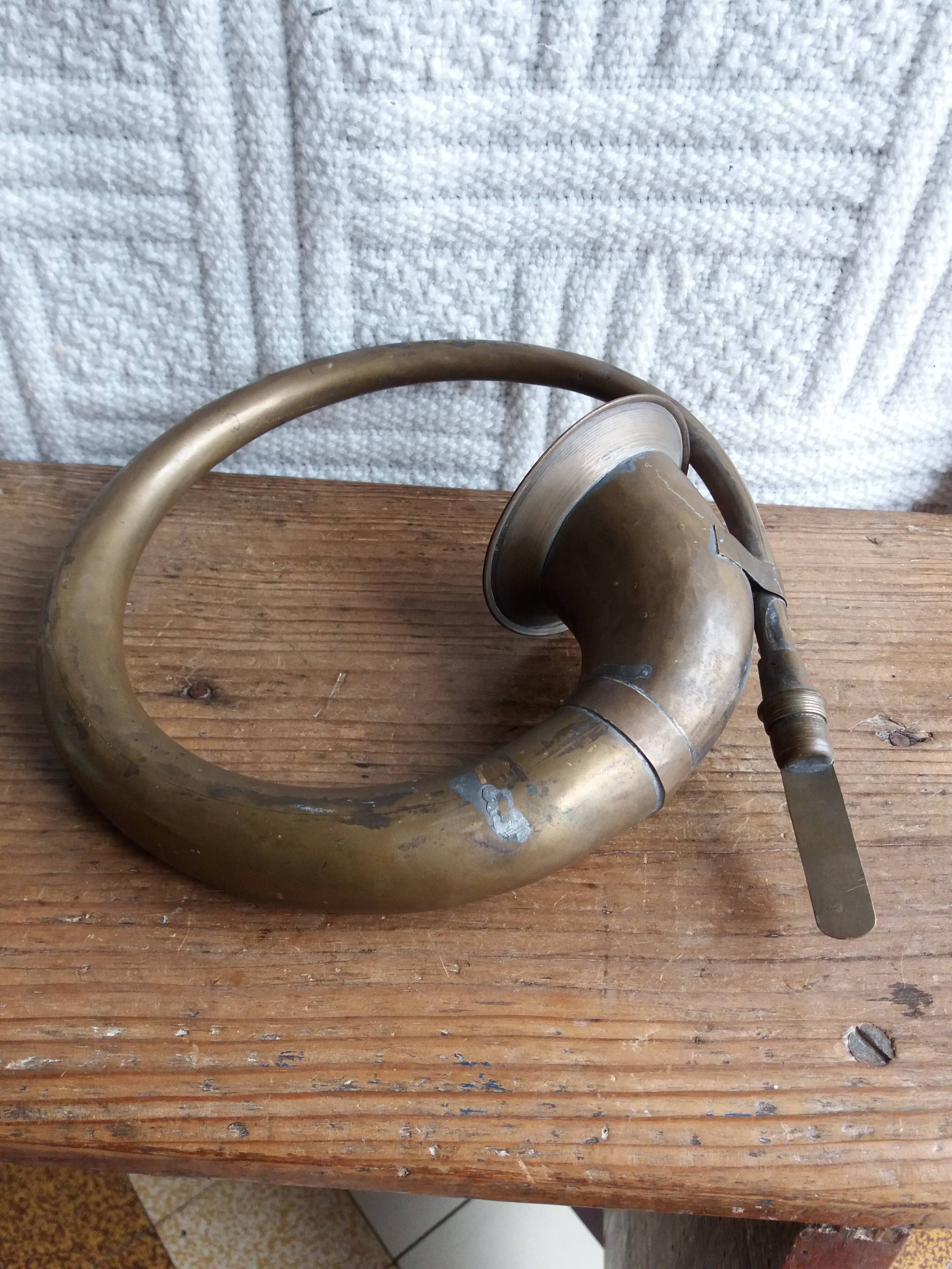 Peacock car horn early 20th