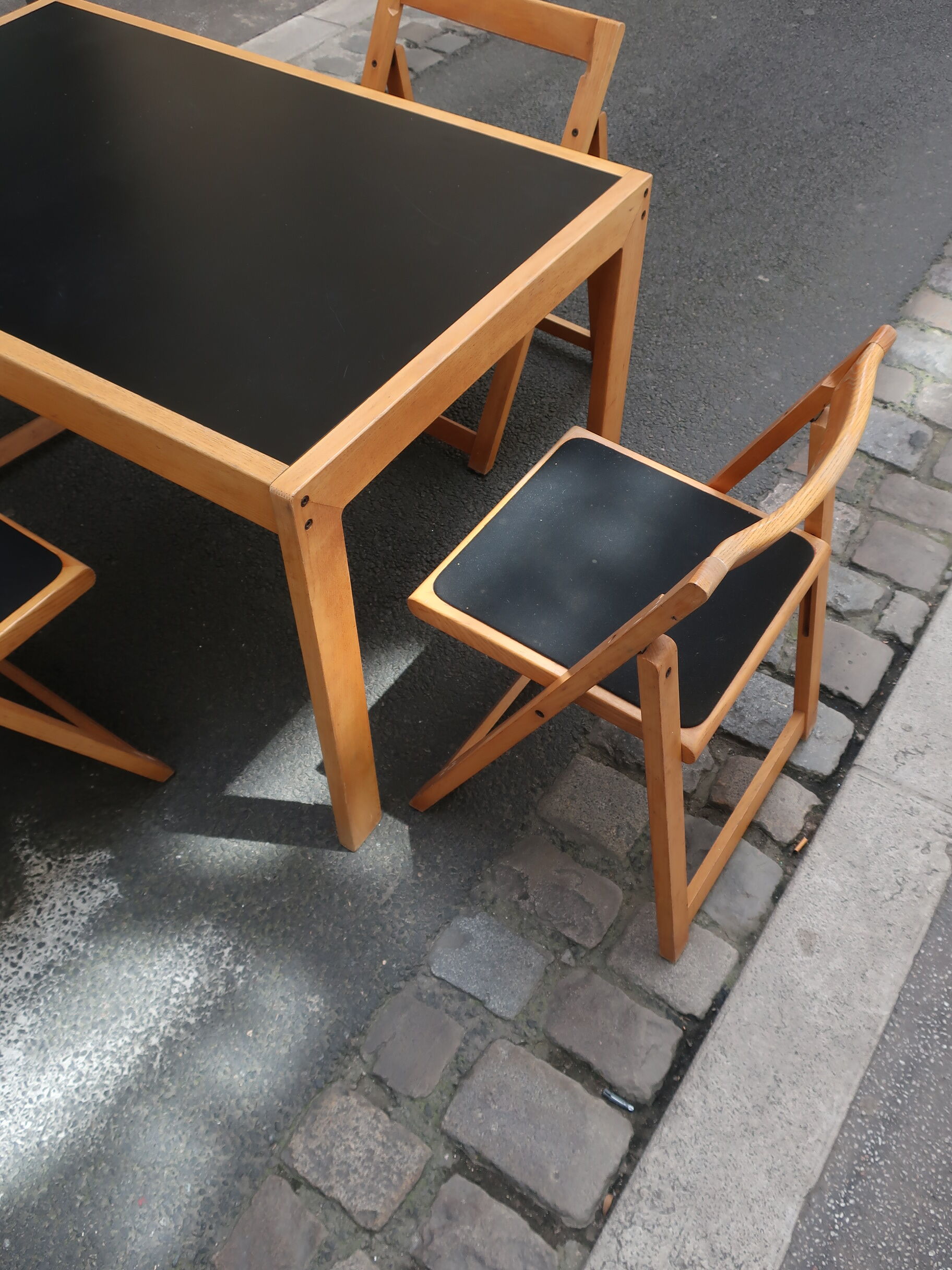 Dining table set and 4 chairs 80s