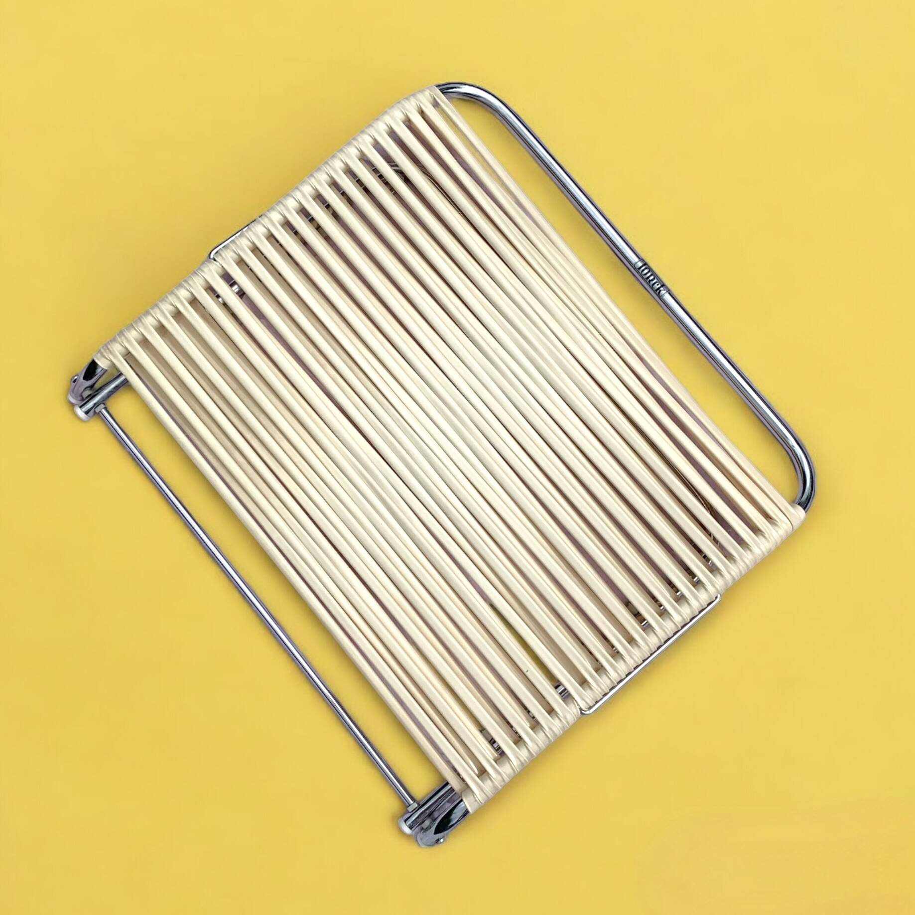 Torck - Vintage beach folder in chrome metal and white scoubidou