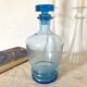 Carafe ancienne en verre bleu