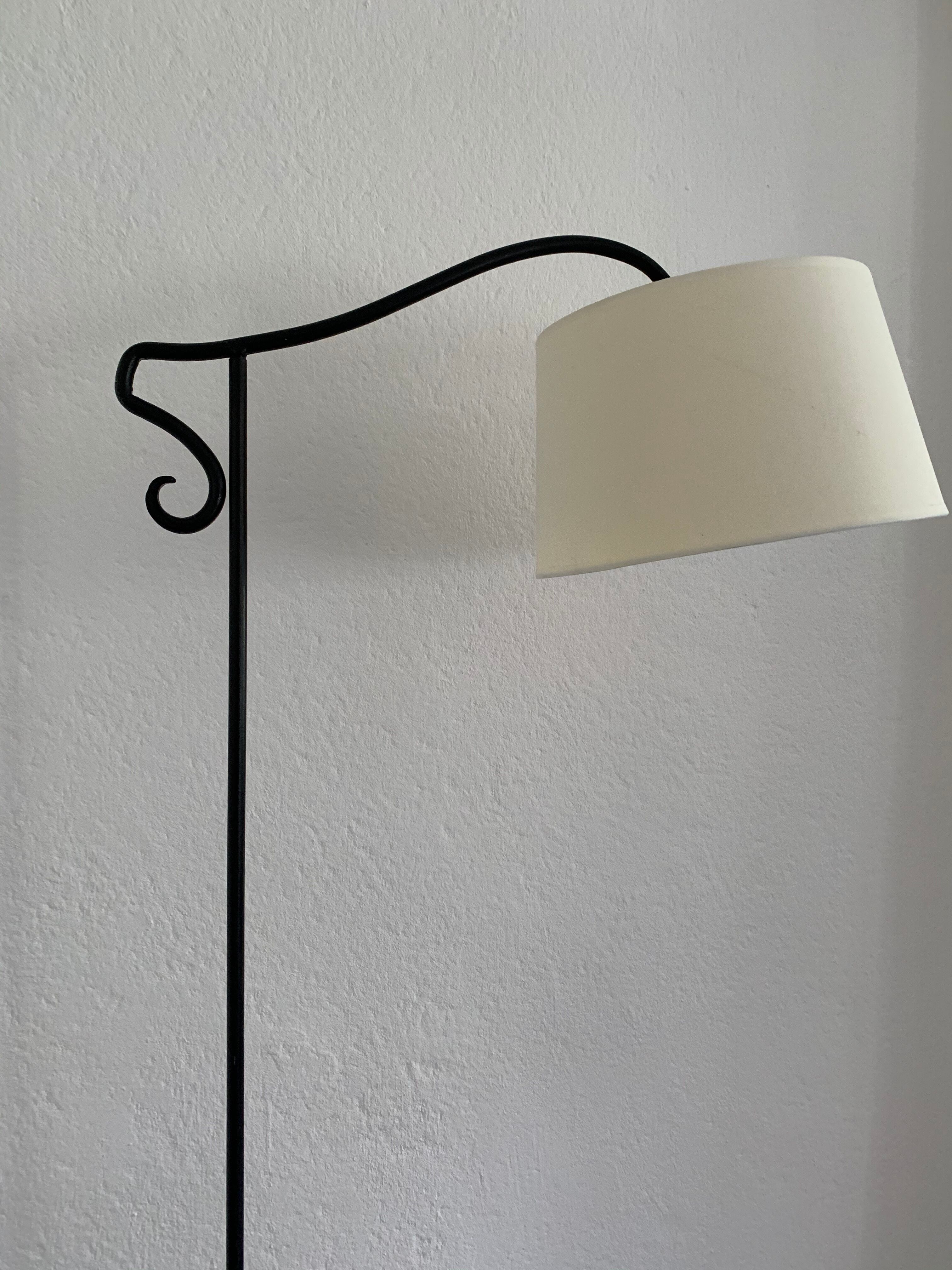 Vintage metal tripod tripod lamp