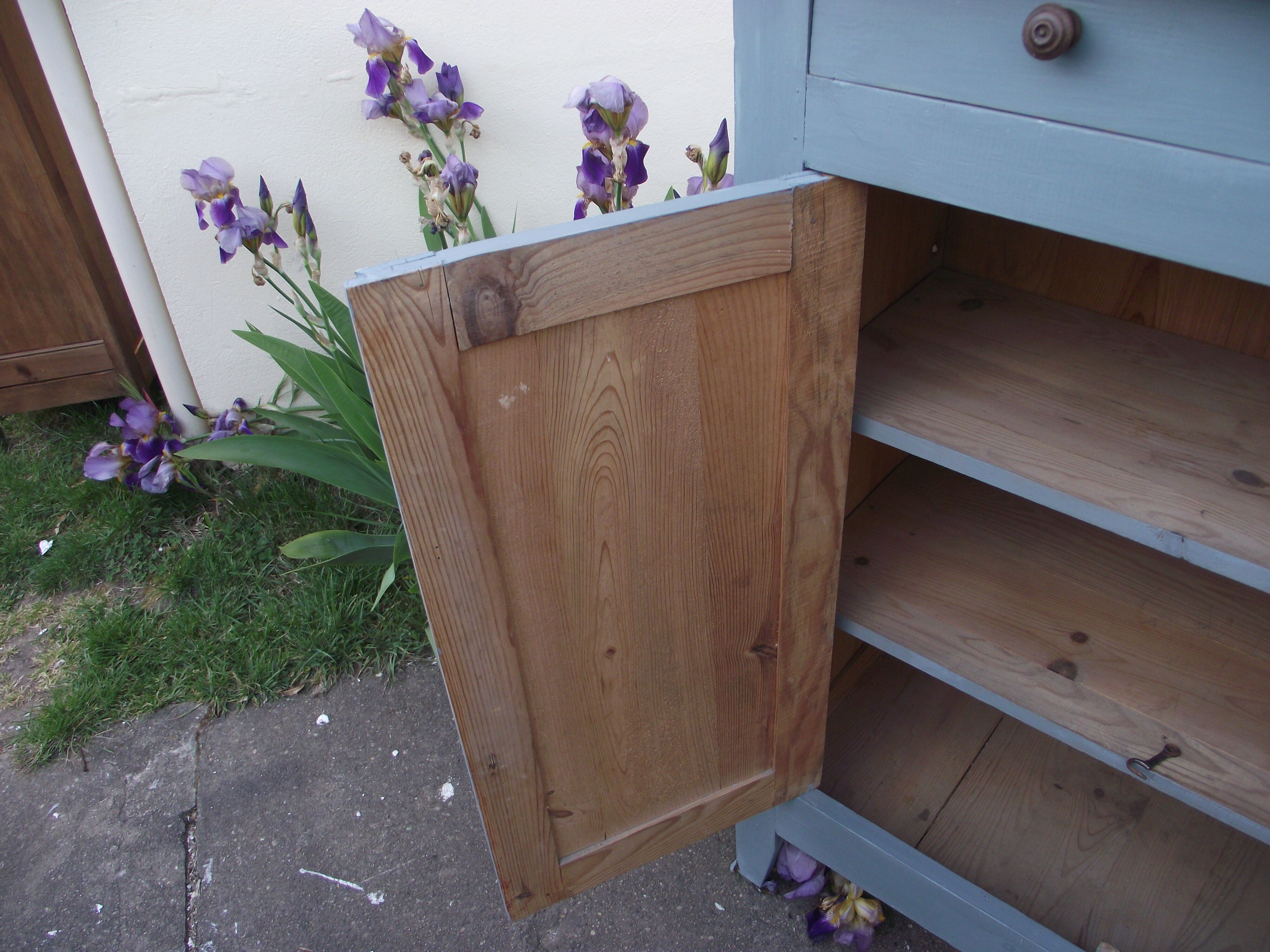 Parisian buffet in painted pine