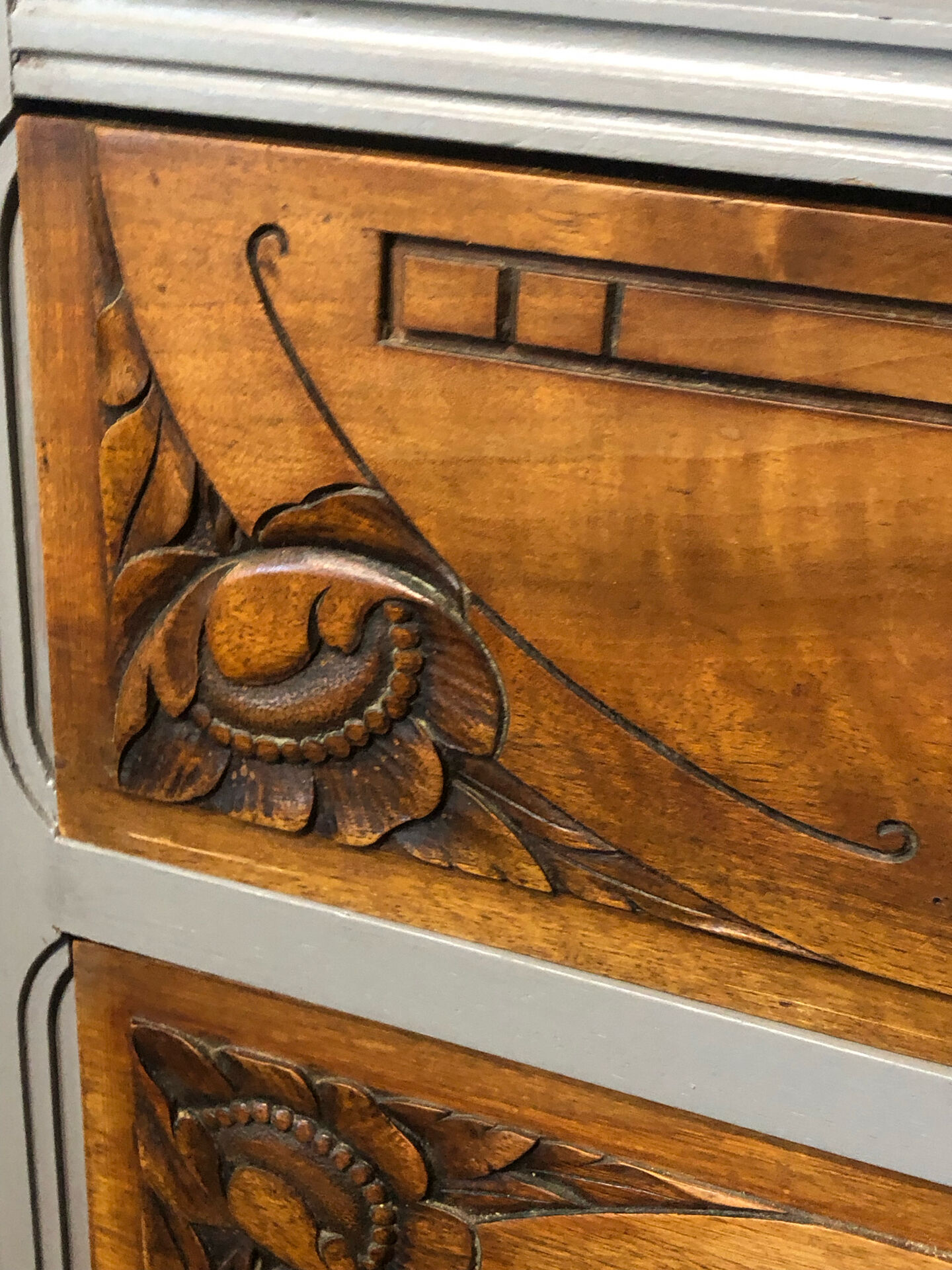 Art Deco chest of drawers