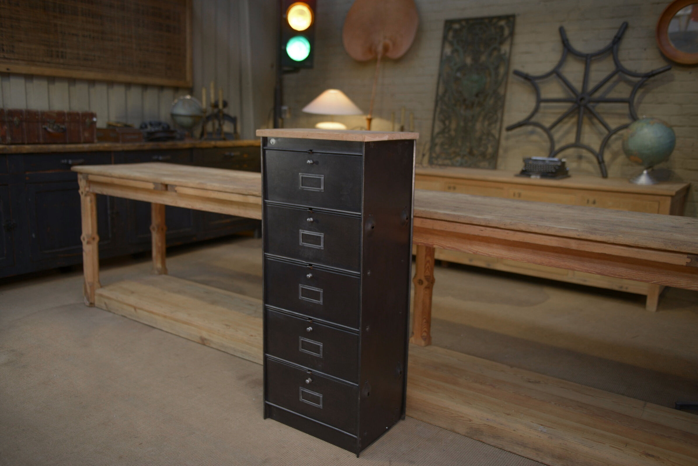 Small vanity cabinet with roneo valves 1950