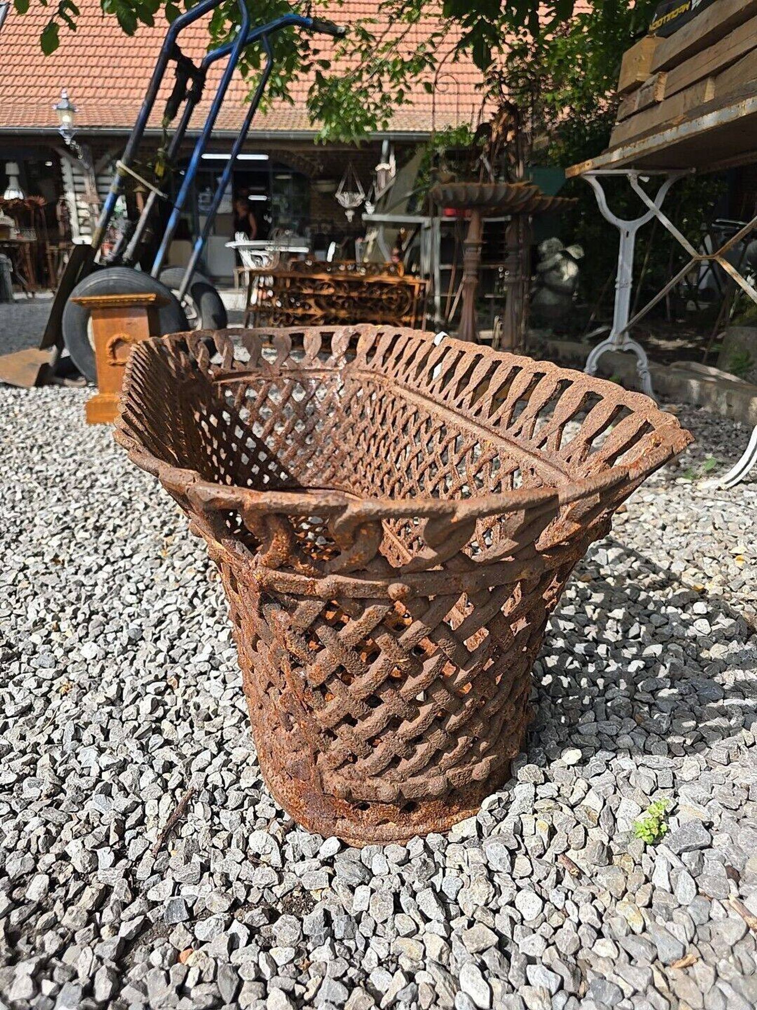 Jardinière ajourée en fonte