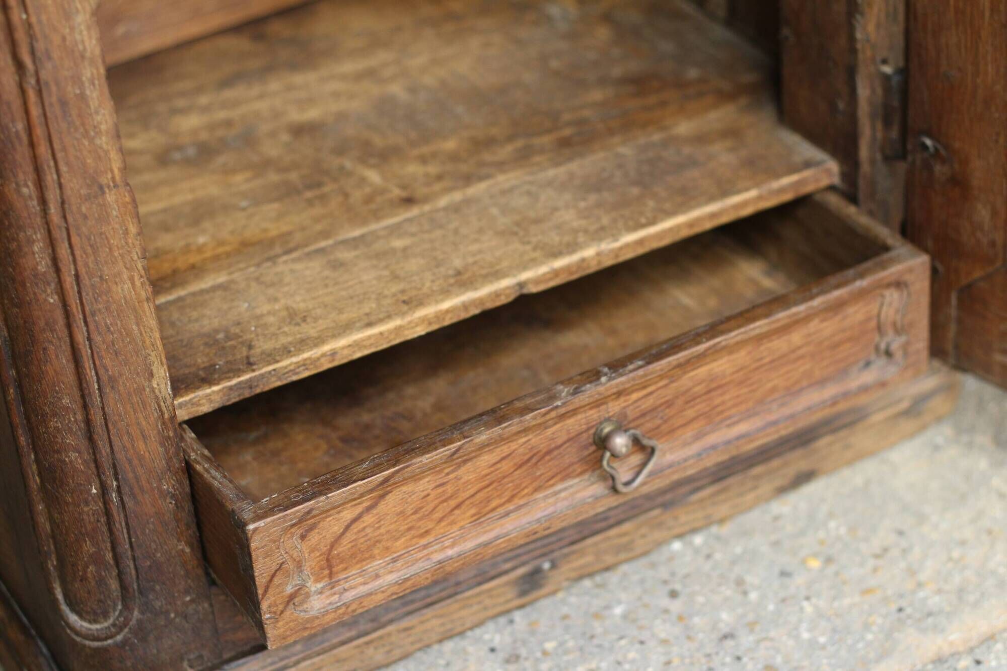 Rare: small piece of solid oak furniture (late 19th century). Bedside table, side table, wardrobe.