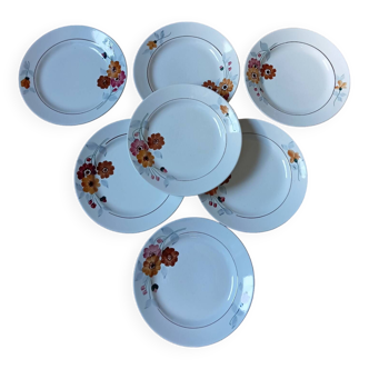 7 assiettes à dessert à fleurs, manufacture St Amand, 1930