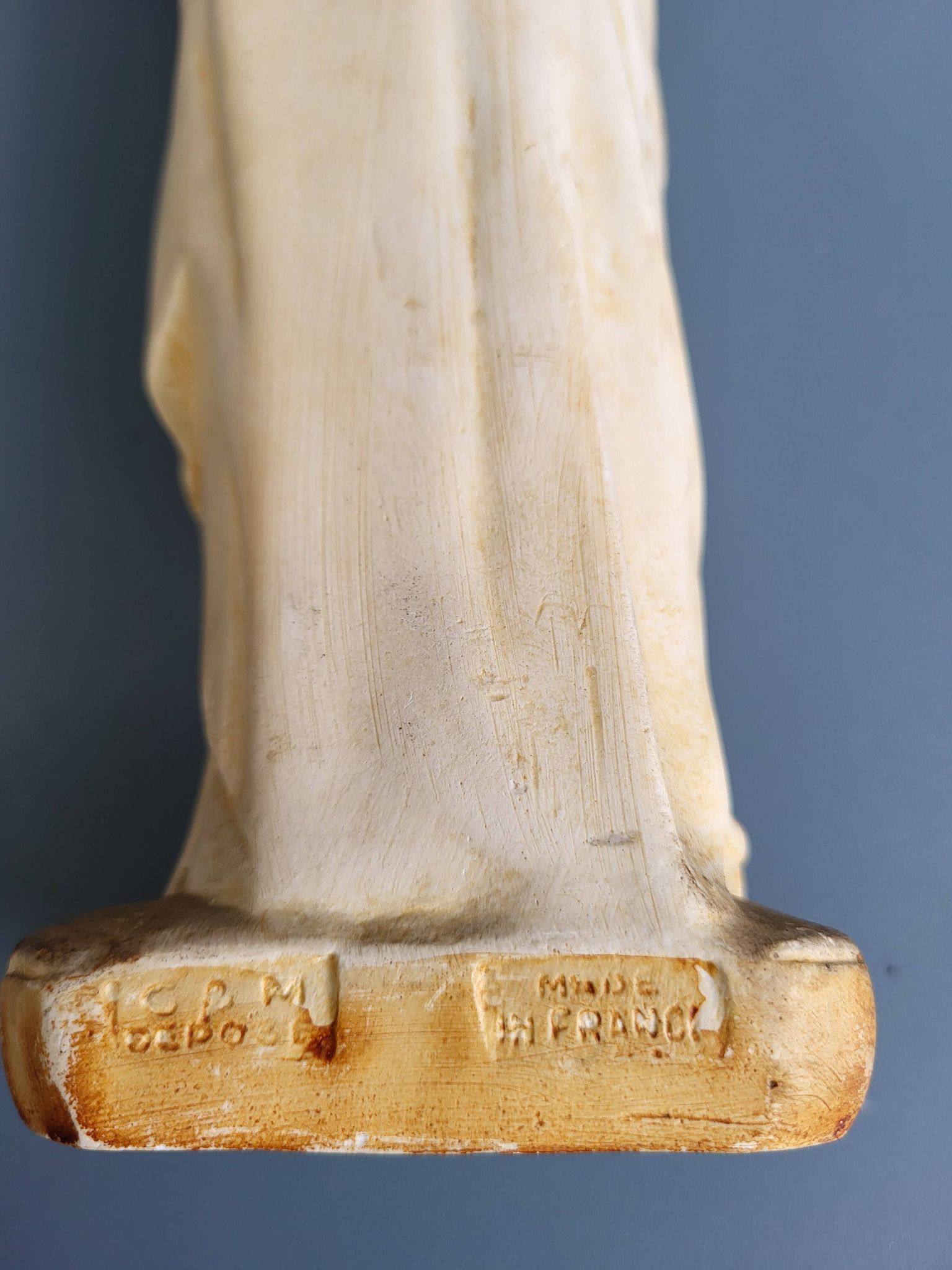 Old plaster statue of the Sacred Heart of Jesus, signed Serein, Made in France.