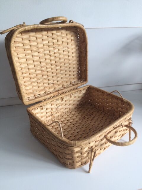 Suitcase round Wicker vintage