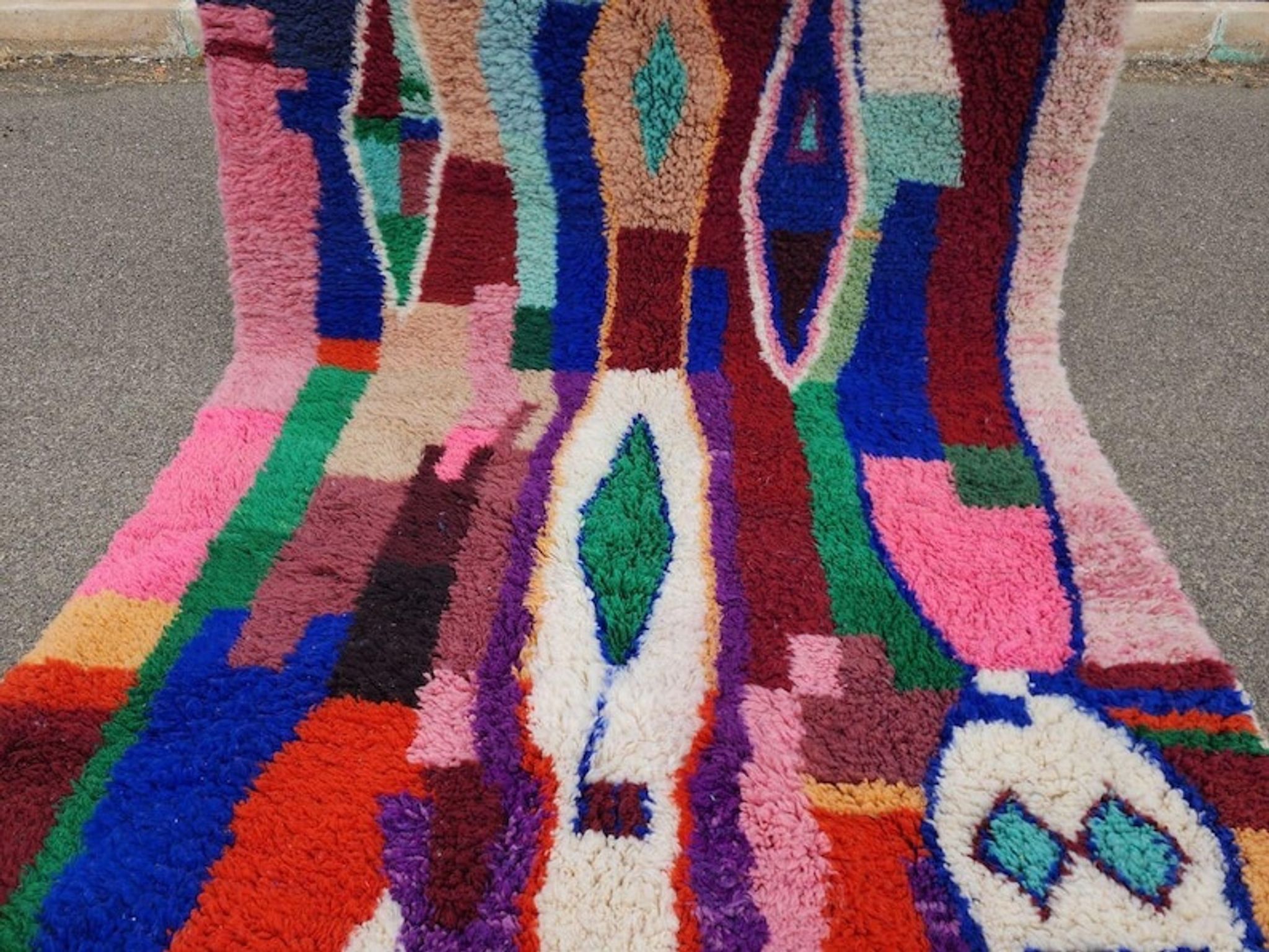 Grand tapis berbère marocain multicolore 350x200 cm – motifs géométriques