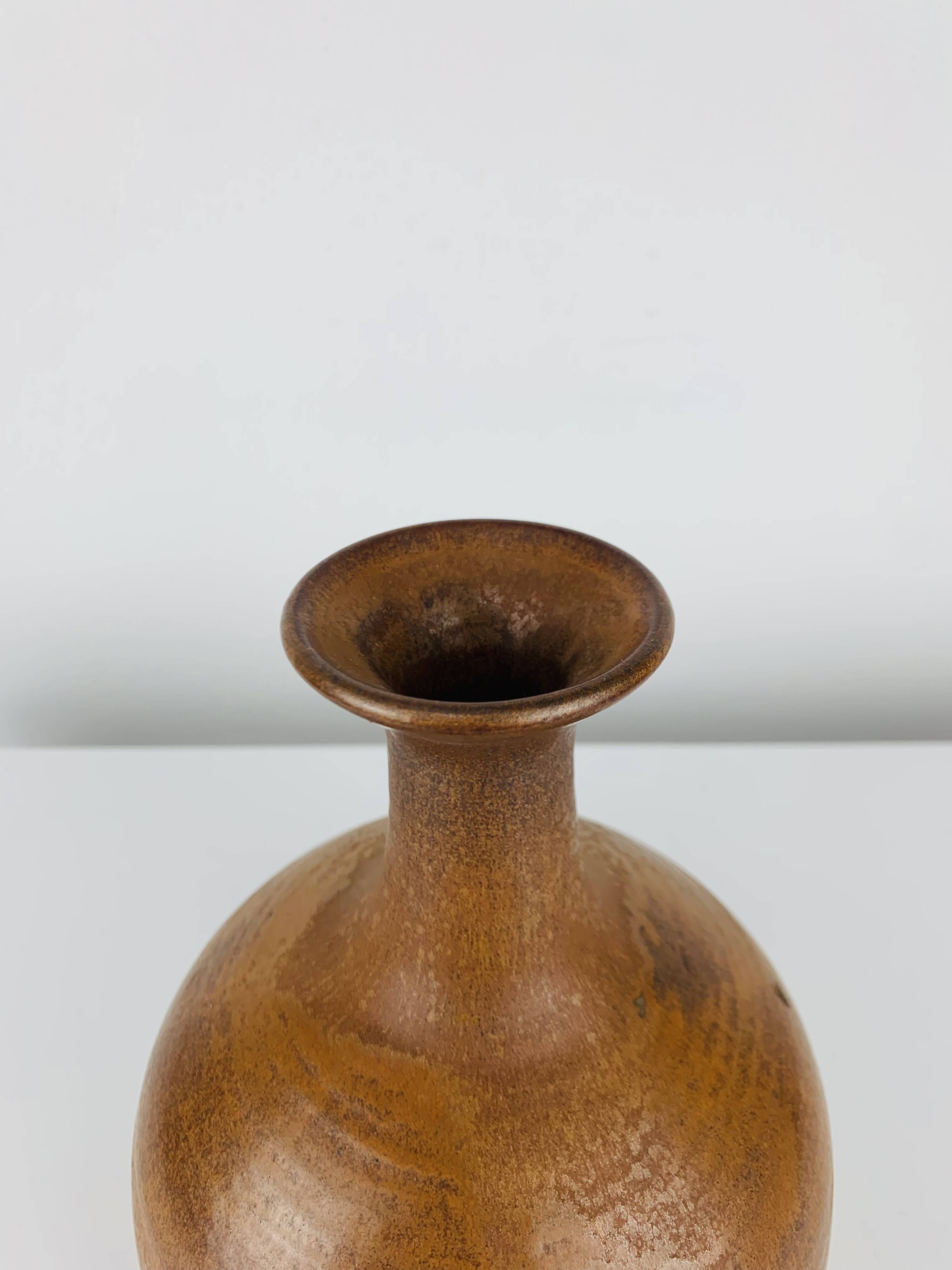 Vintage ceramic vase, brown and white.