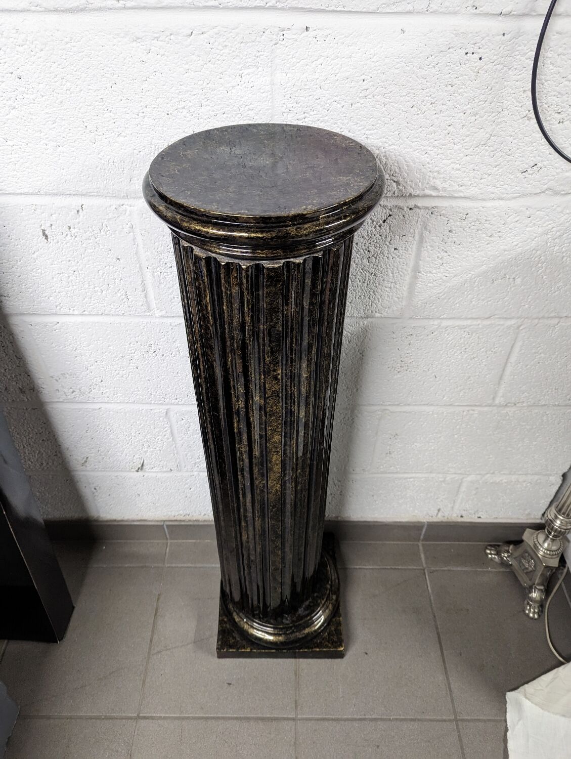 Marble effect column