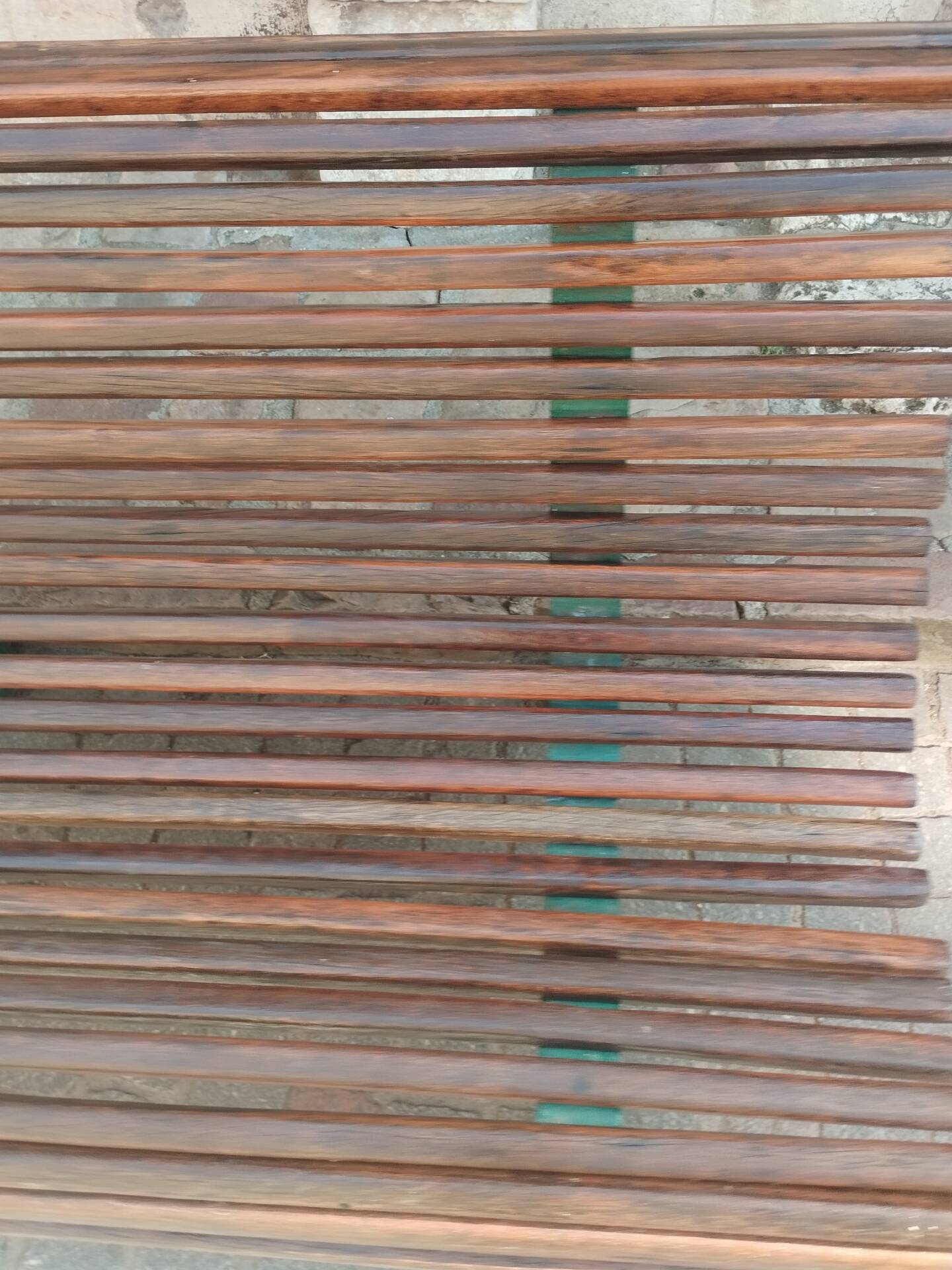 Banc de jardin ancien avec pieds en fonte