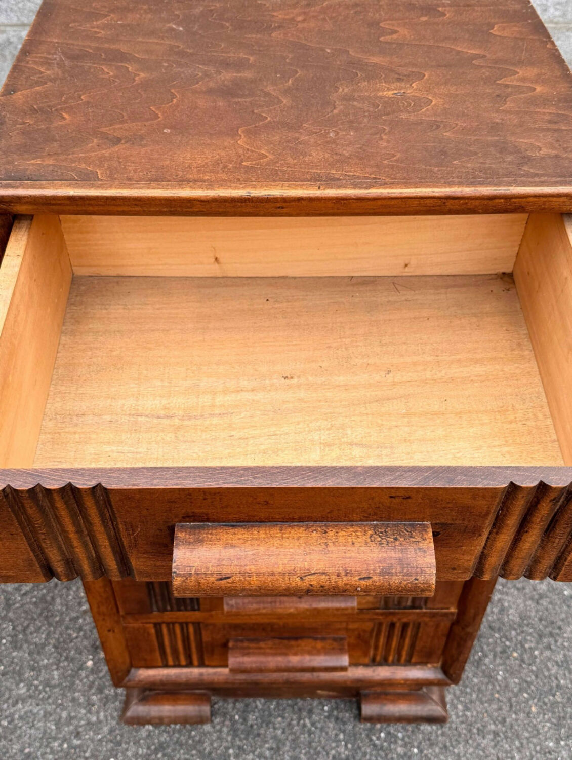 Antique chest of drawers with 5 drawers