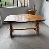 Table artisanale en orme massif, art populaire